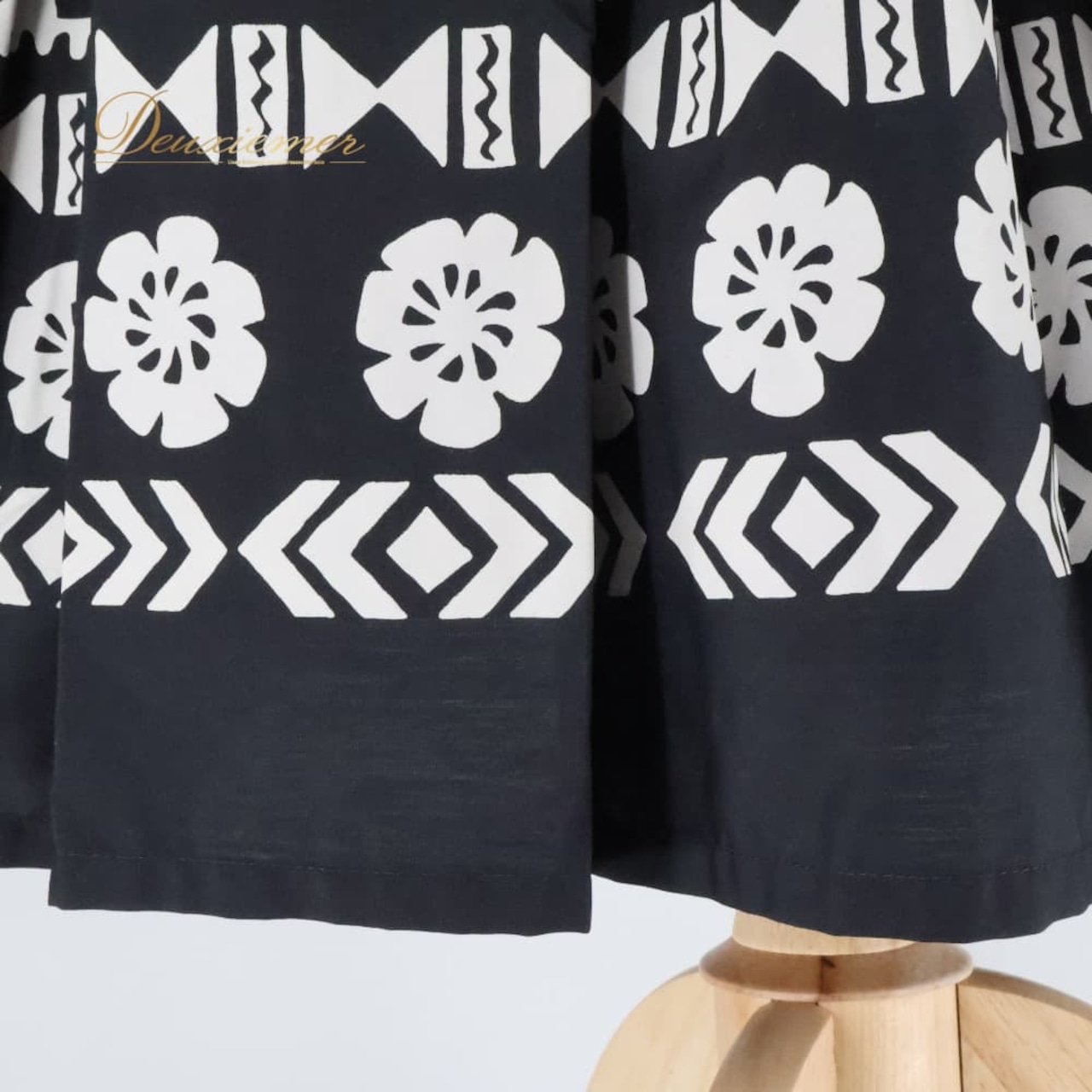 フラダンス 衣装 パウスカート ブラック系 ホワイト系 リバーシブル モノトーン カラフル イプヘケ柄 モンステラ柄 かわいい きれい 華やか 鮮やか 明るい ダンス衣装 ハワイアンダンス レディース アロハ ハワイアンプリント フラ ダンス レッスン 練習