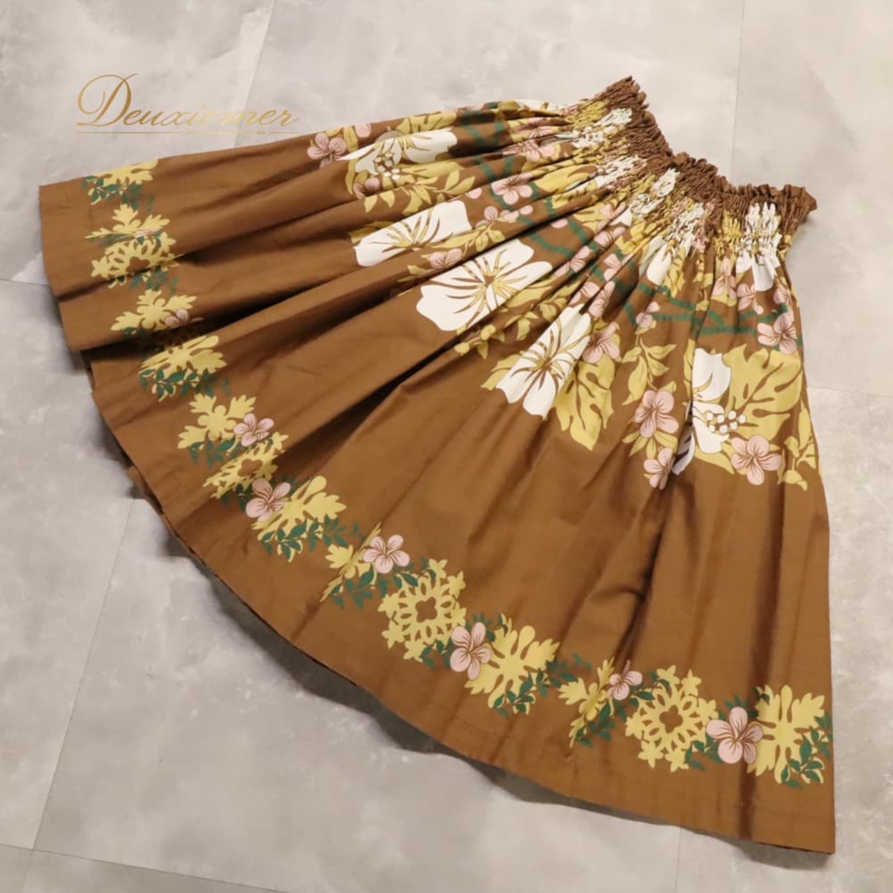 フラダンス 衣装 Aloha Emika アロハエミカ パウスカート ブラウン系 ハイビスカス柄 プルメリア柄 花柄 植物柄 ハワイアンプリント ハワイアン アロハ フラ ダンス レッスン 練習 ハワイアンダンス シングル スカート フレア ホワイト系 ベージュ系 グリーン系 ピンク系 華やか かわいい おしゃれ 上品