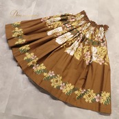 フラダンス 衣装 Aloha Emika アロハエミカ パウスカート ブラウン系 ハイビスカス柄 プルメリア柄 花柄 植物柄 ハワイアンプリント ハワイアン アロハ フラ ダンス レッスン 練習 ハワイアンダンス シングル スカート フレア ホワイト系 ベージュ系 グリーン系 ピンク系 華やか かわいい おしゃれ 上品