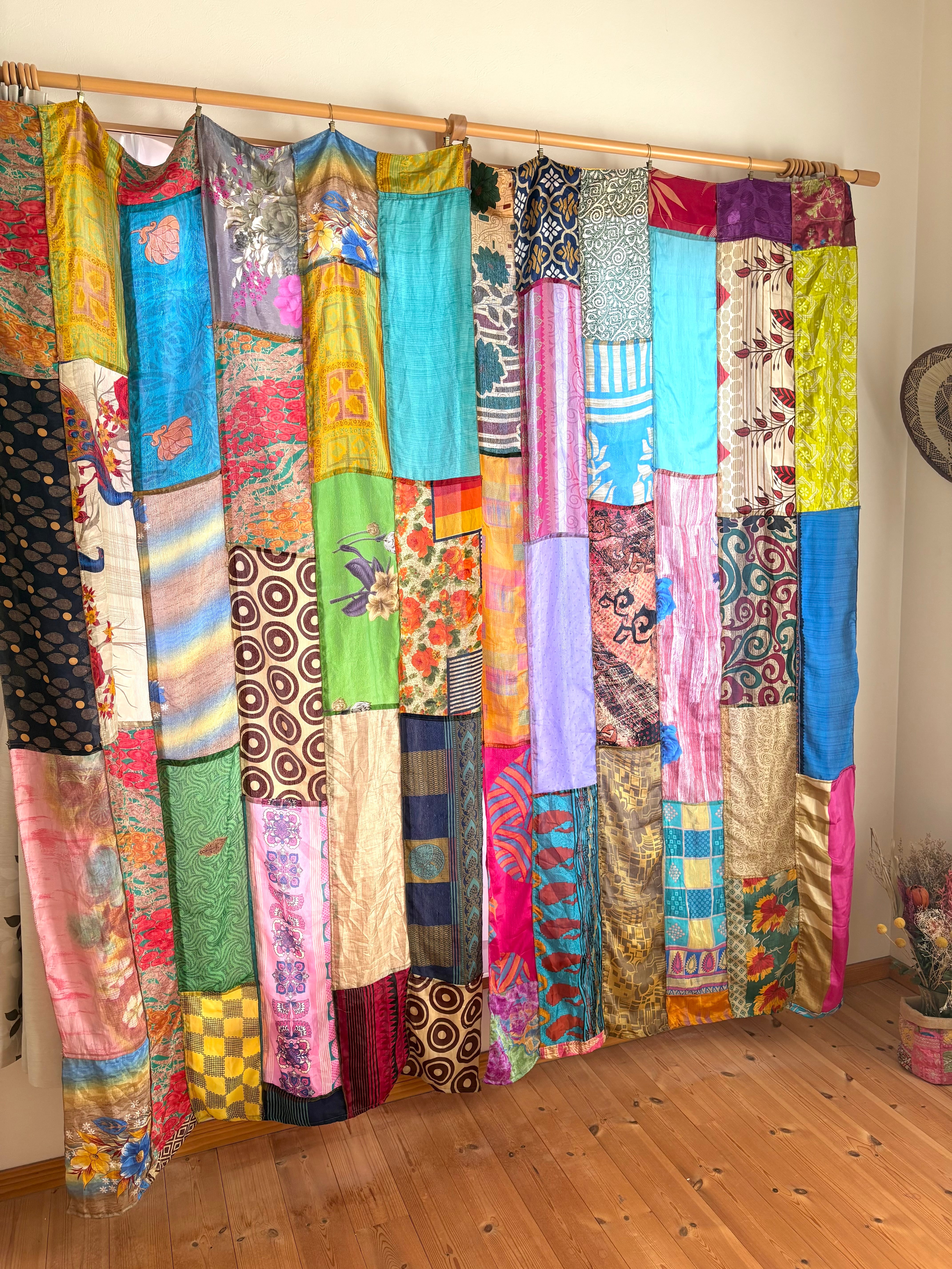 さ✨ホワイト ヴィンテージサリーパッチワークカーテン レア さ✨ホワイト ヴィンテージサリーパッチワークカーテン レア