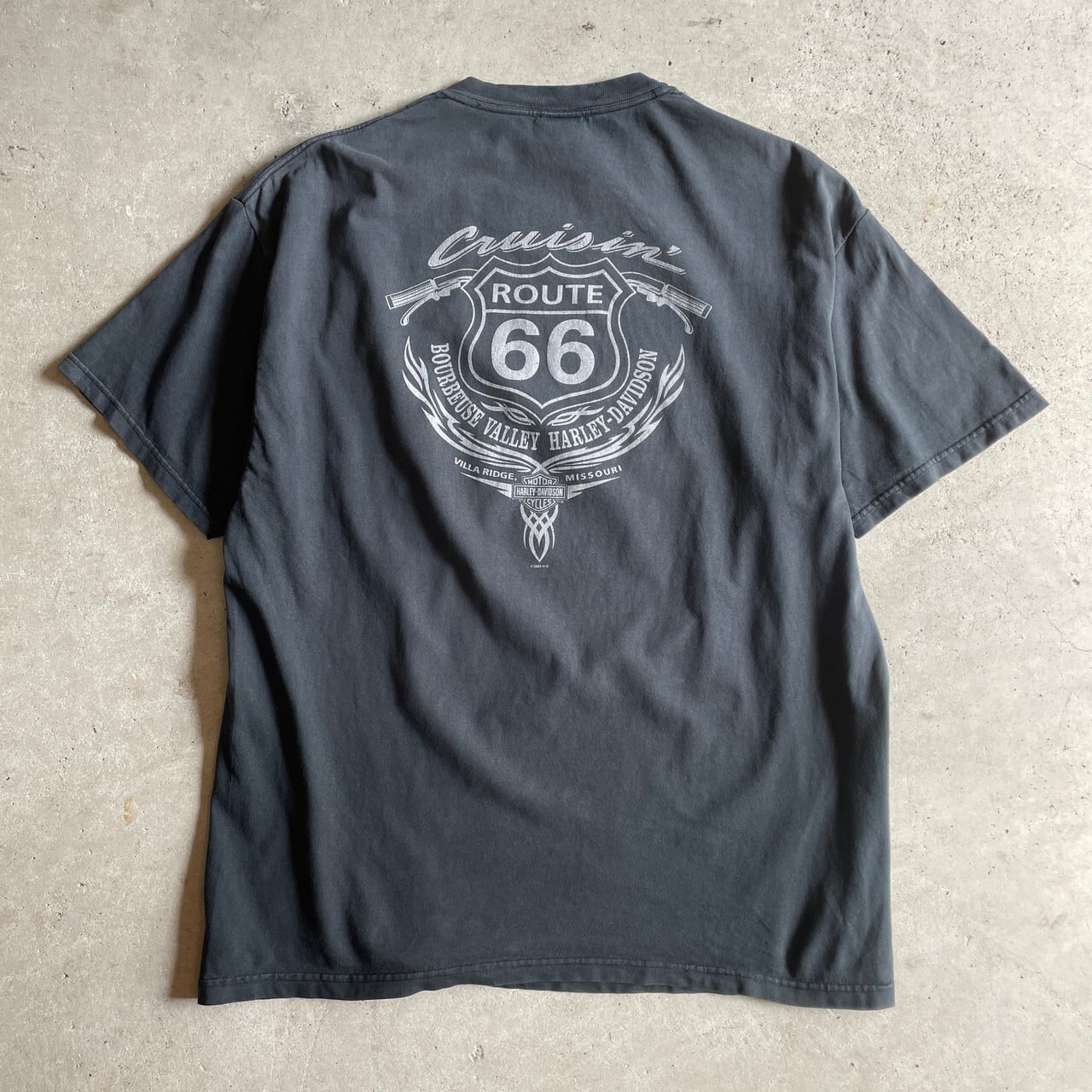 USA製 00年代 Harley-Davidson ハーレーダビッドソン 両面プリント Tシャツ メンズXL 古着 00s ヴィンテージ ビンテージ  モーターサイクル バイクTシャツ フロント立体プリント ダメージ フェードブラック 黒【Tシャツ】【PS2307T】【SS2308-2】 | cave