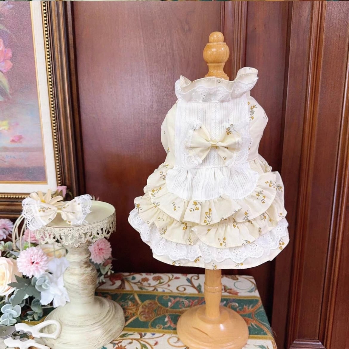 ラウンドネックのレースドレス 00149