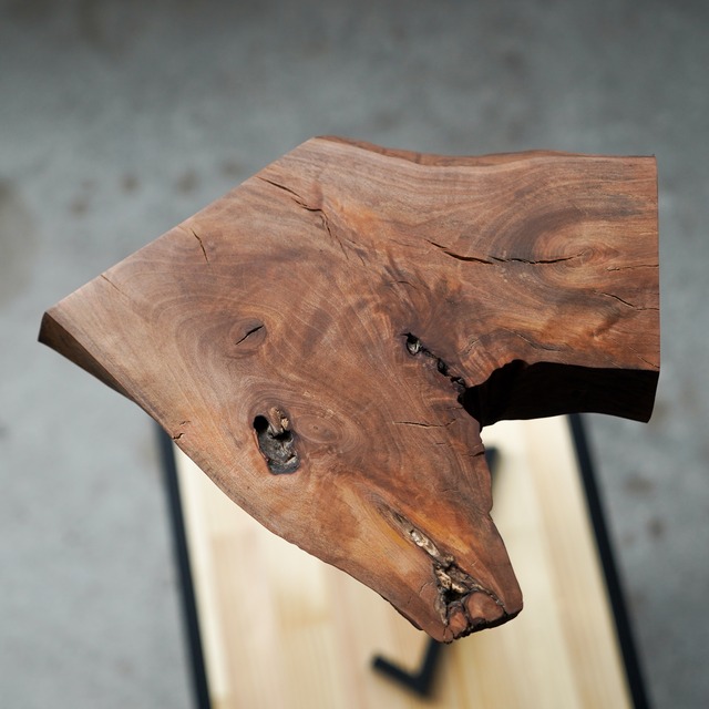一枚板のミニサイドテーブル No.7 樹種：ヤマモモ