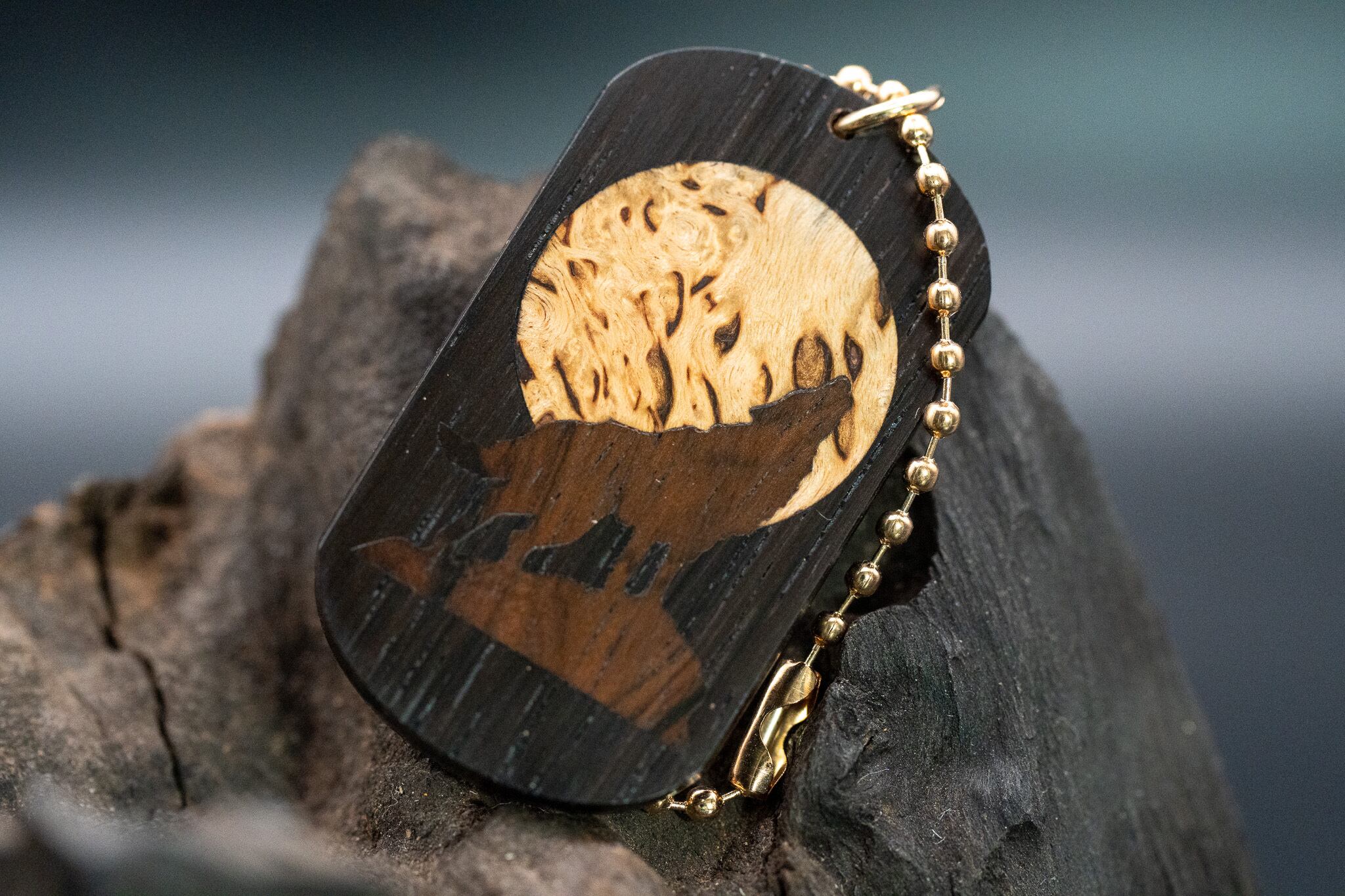 【音楽業界屈指の銘木】 ハカランダ ドッグタグ 象嵌 月と狼