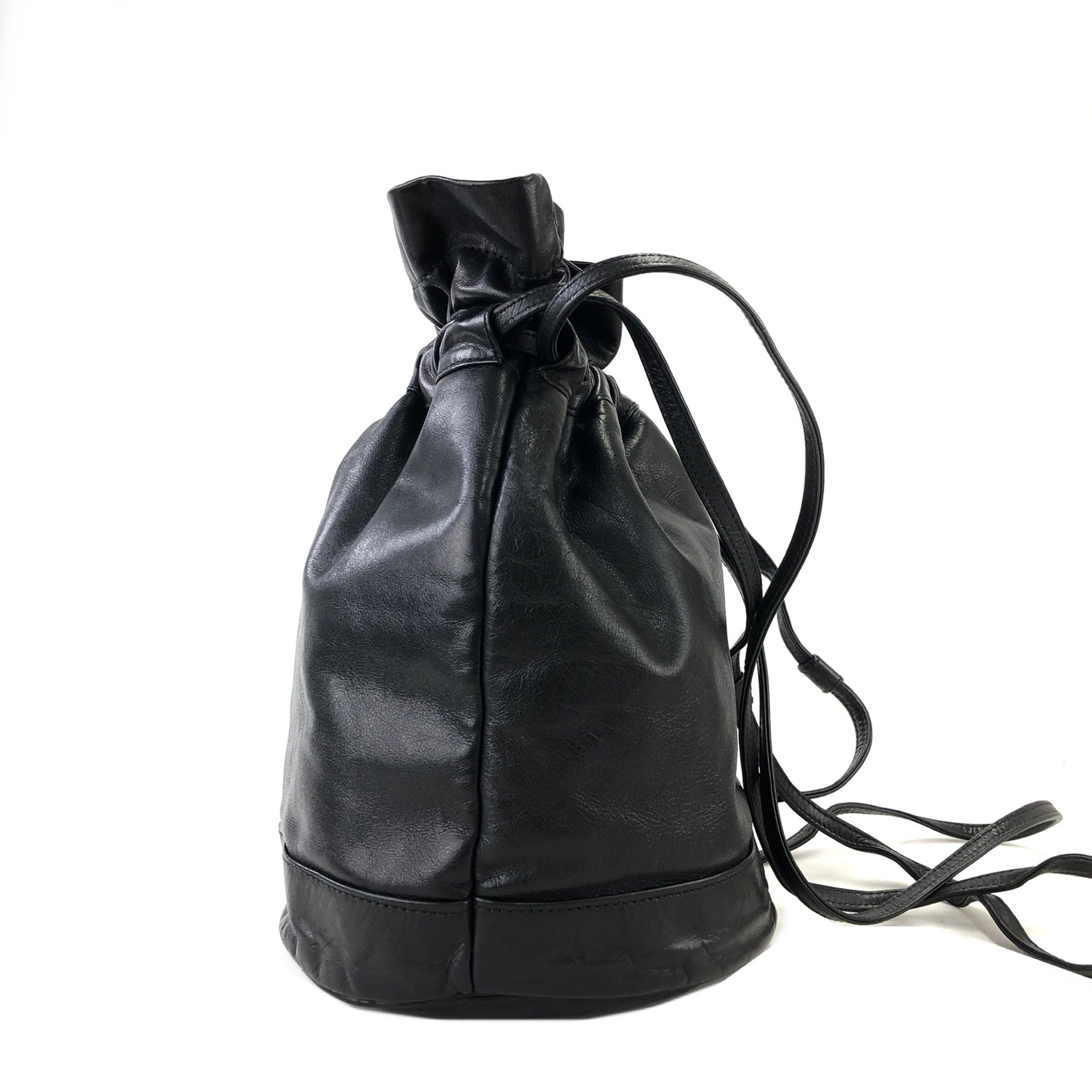 美品■セリーヌ ショルダーバッグ 巾着型 トリオンフ クロスボディ レザー 黒色 CELINE セリーヌ トリオンフ 型押し レザー 巾着 ショルダーバッグ