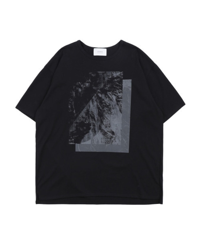 Opus Inn × STUDIOUS "Mono Tone Lyric Print T-Shirt"