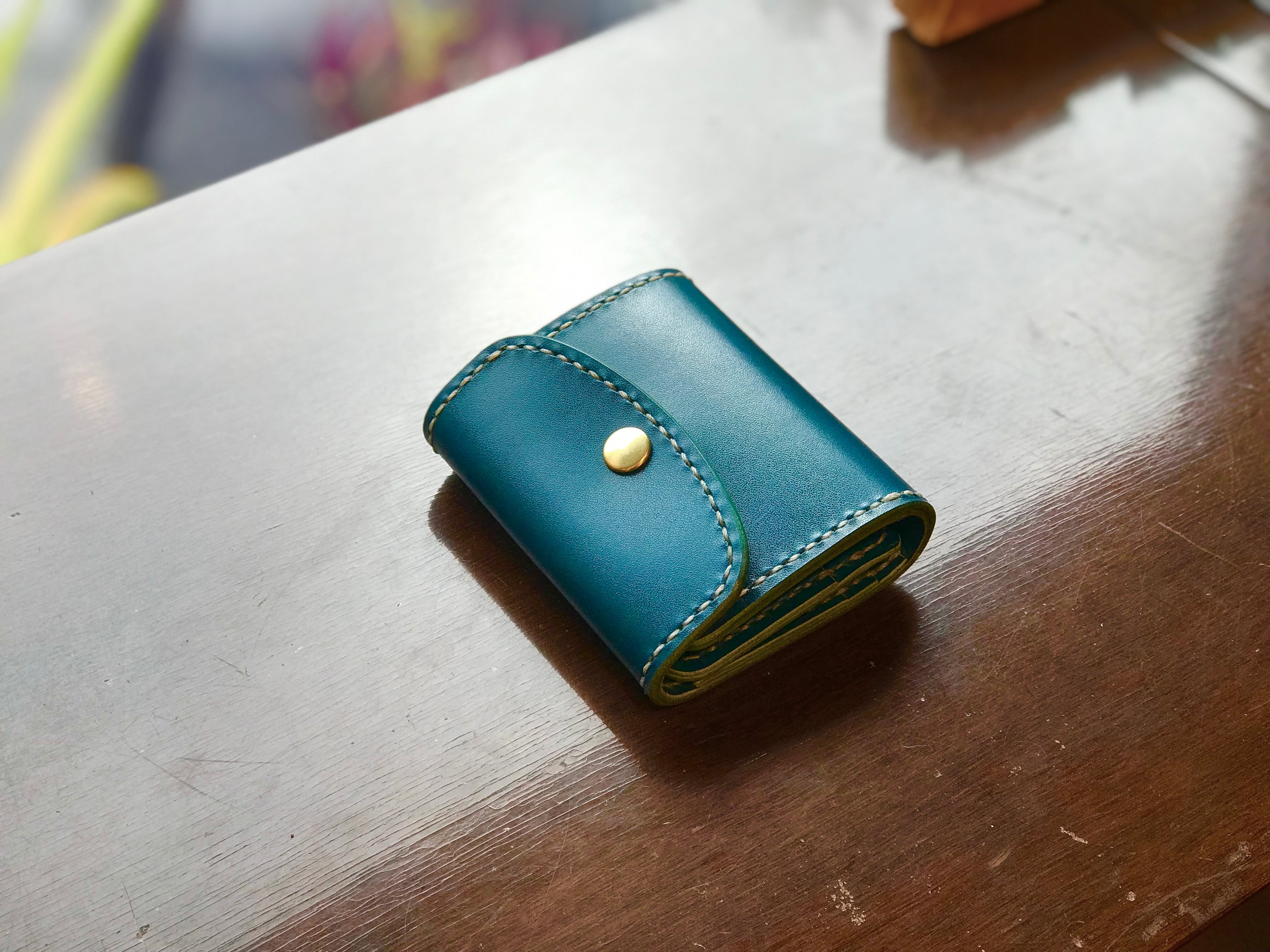 ベロ付き三つ折り財布