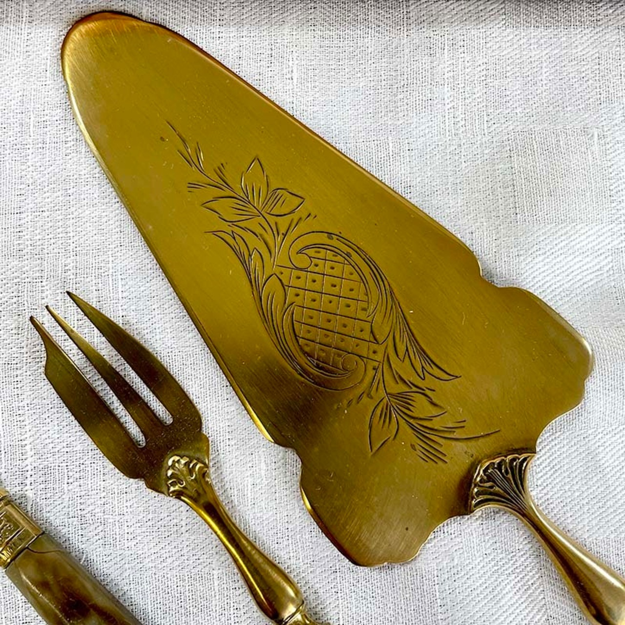 カトラリーセット　デザートフォーク・サーバーセット 真鍮　角素材　ケース入り　ケーキフォーク12本　サーバー１本 12TWcy13