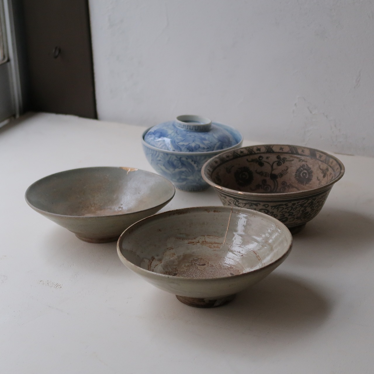 お花の染付の蓋物