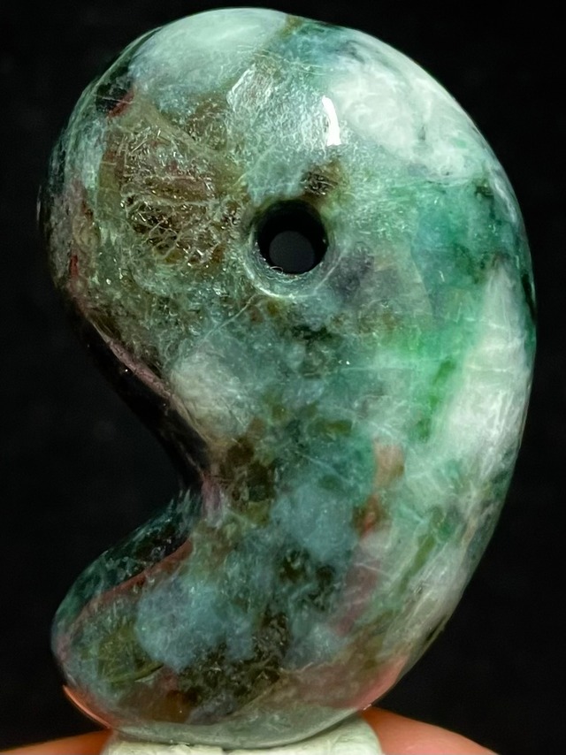 5) 糸魚川翡翠・スーパー勾玉(小型)濃色