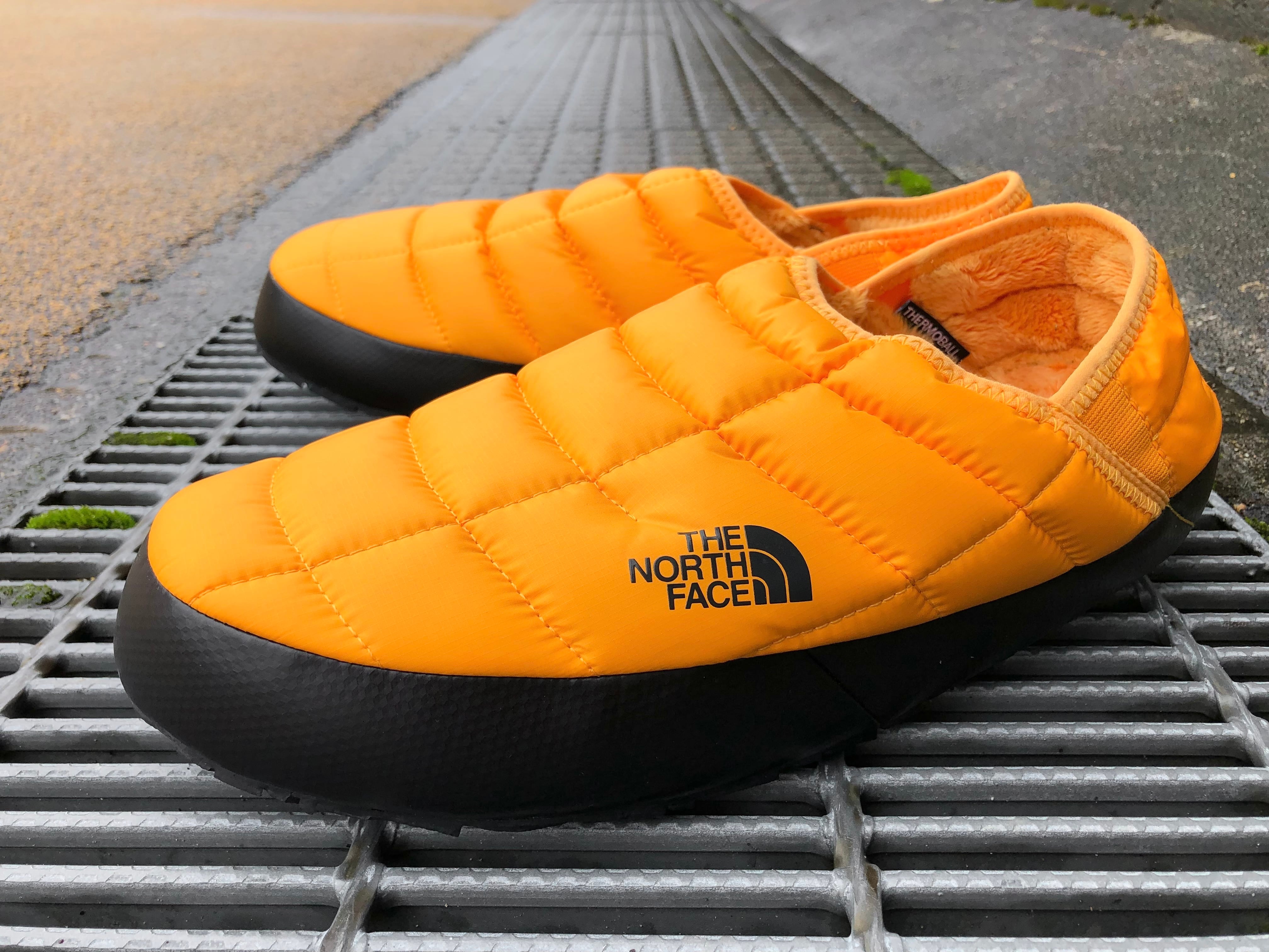 THE NORTH FACE THERMOBALL TRACTION MULE V (SUMMIT GOLD/TNF BLACK) | 