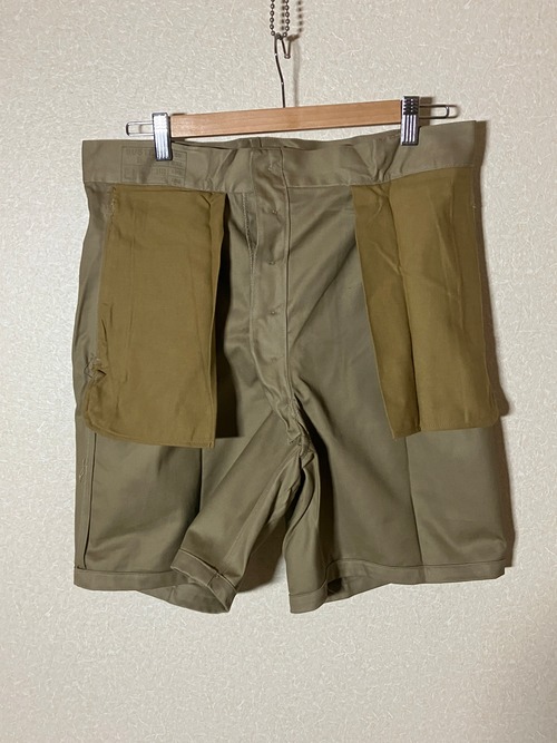 DEAD STOCK ITALIAN ARMY 70’S 2PLEATS CHINO SHORTS 6