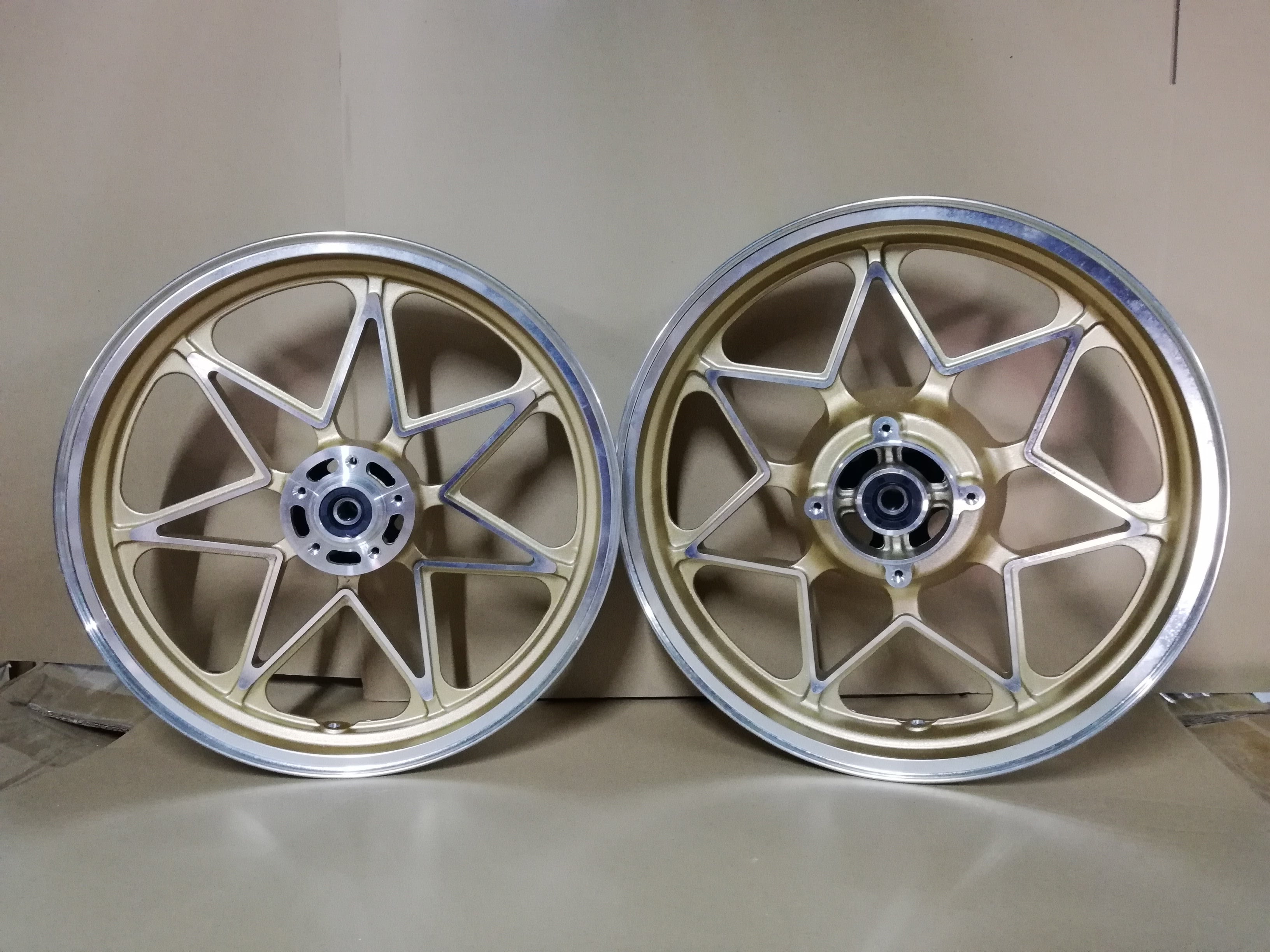 ゼファー400（ZR400C4）純正ホイール前後セット一式 出逢う