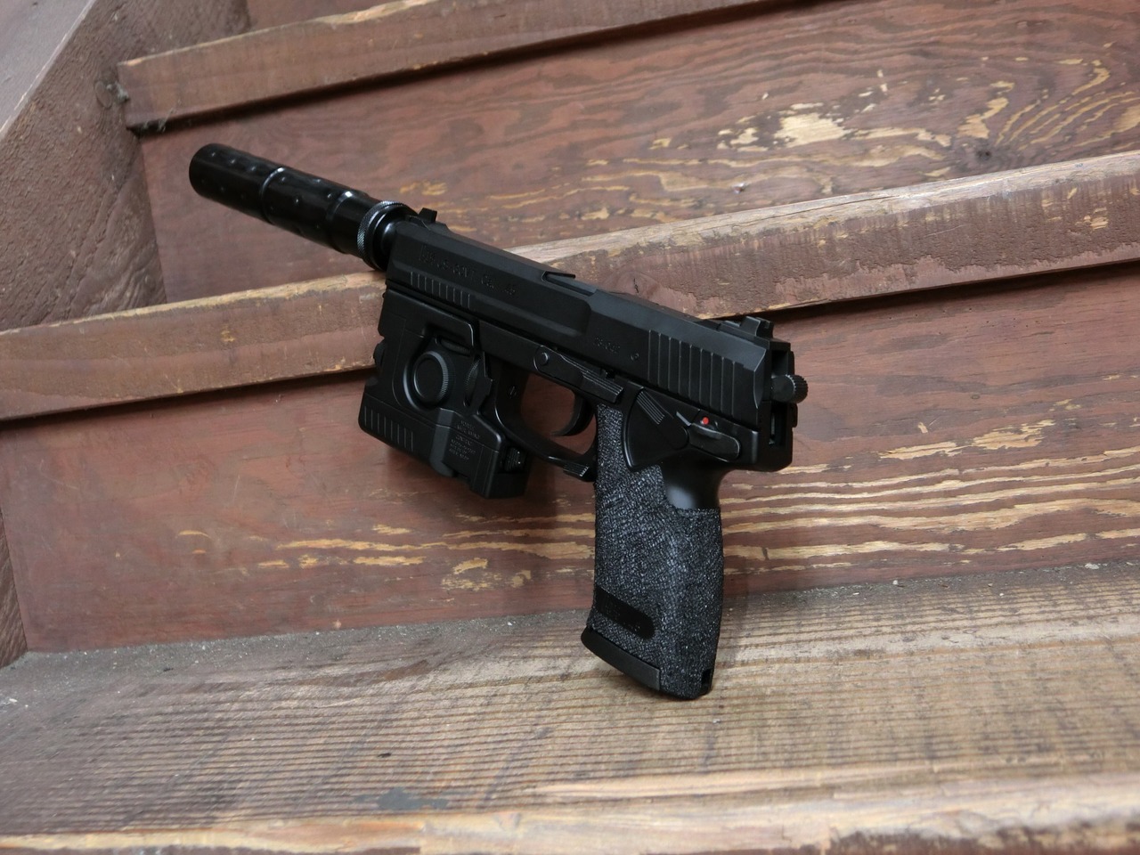 【custom】東京マルイ MK23 SOCOM(ソーコム) 影縫(カゲヌイ)+スティップリング+270ルーメン