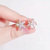 シャイニングフラワーピアス