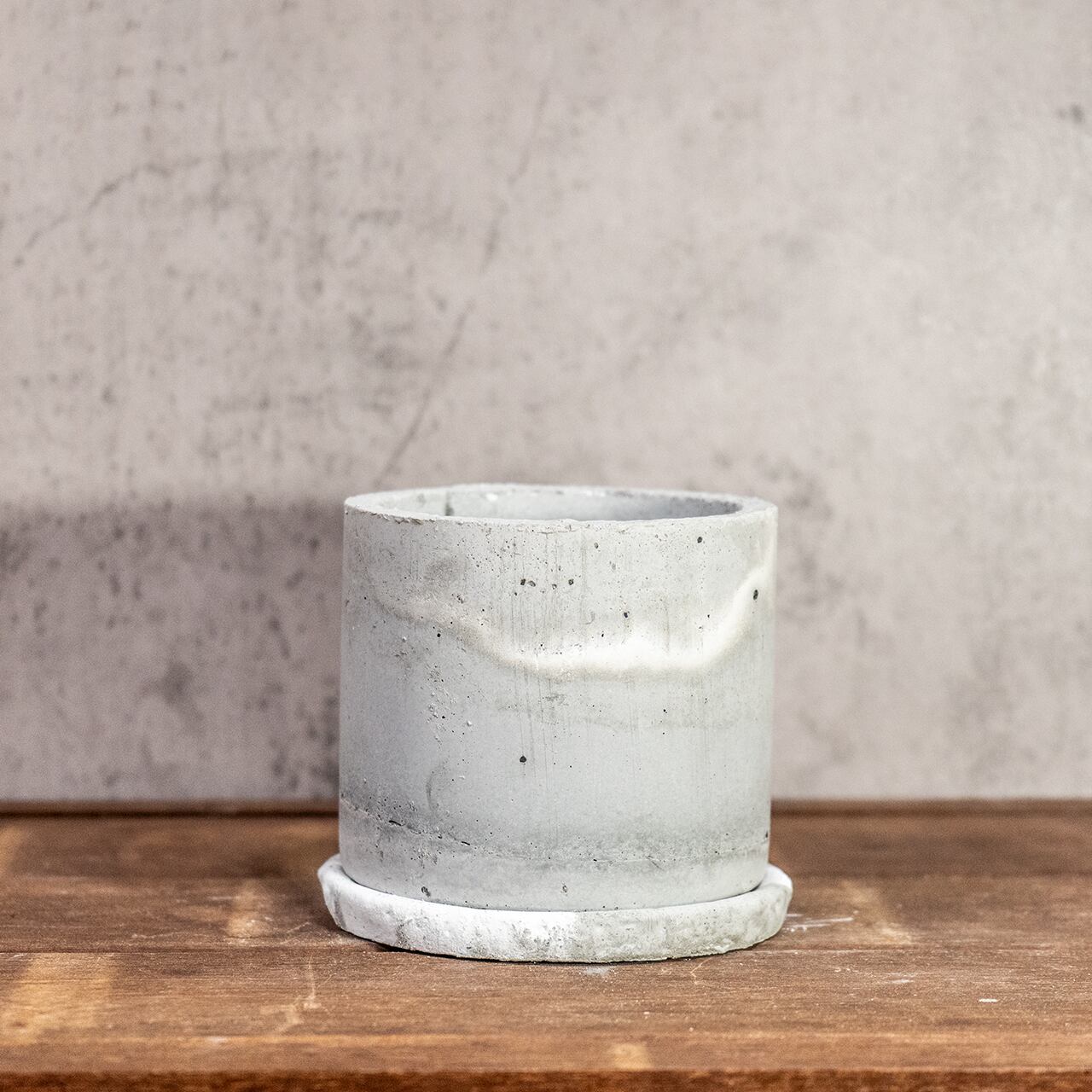 ■白の模様がやわらかく馴染むモルタル鉢｜小〜中型植物に最適【Φ11.5cm】