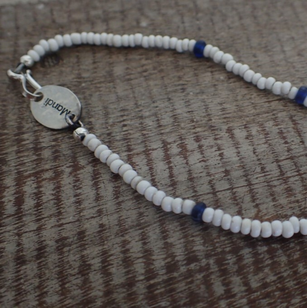 Mandi/マンディ Antique Beads Bracelet (White×Navy)