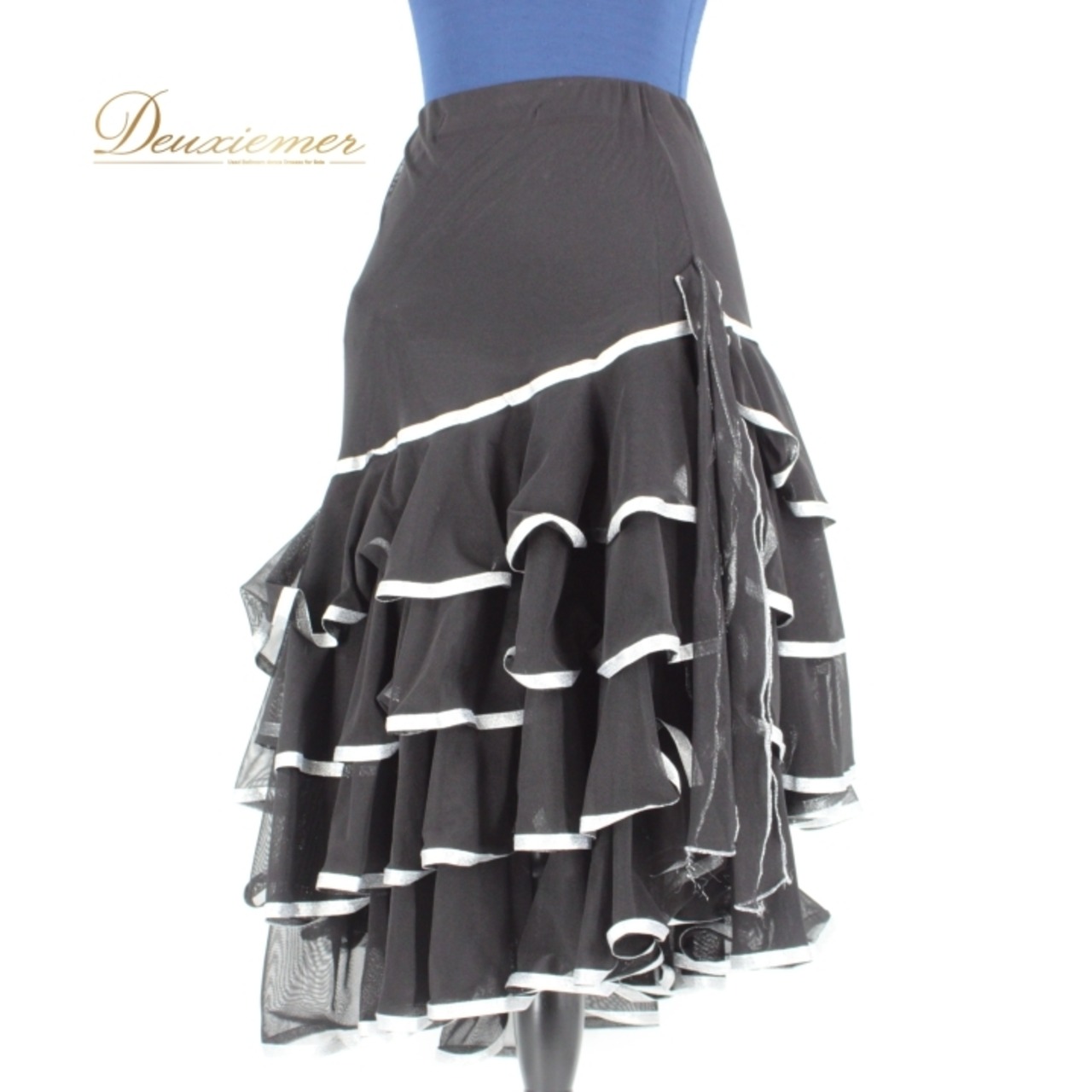 社交ダンス 衣装 スタンダード スカート レッスンウェア 女性用 レディース オールシーズン 黒 銀 シルバー系 ブラック系 無地 フリル シンプル フレア スカート丈 約79cm スリットデザイン ウエストゴム 伸縮性 ポリエステル素材 ステージ衣装 練習用 ダンスウェア おしゃれ 軽量 動きやすい