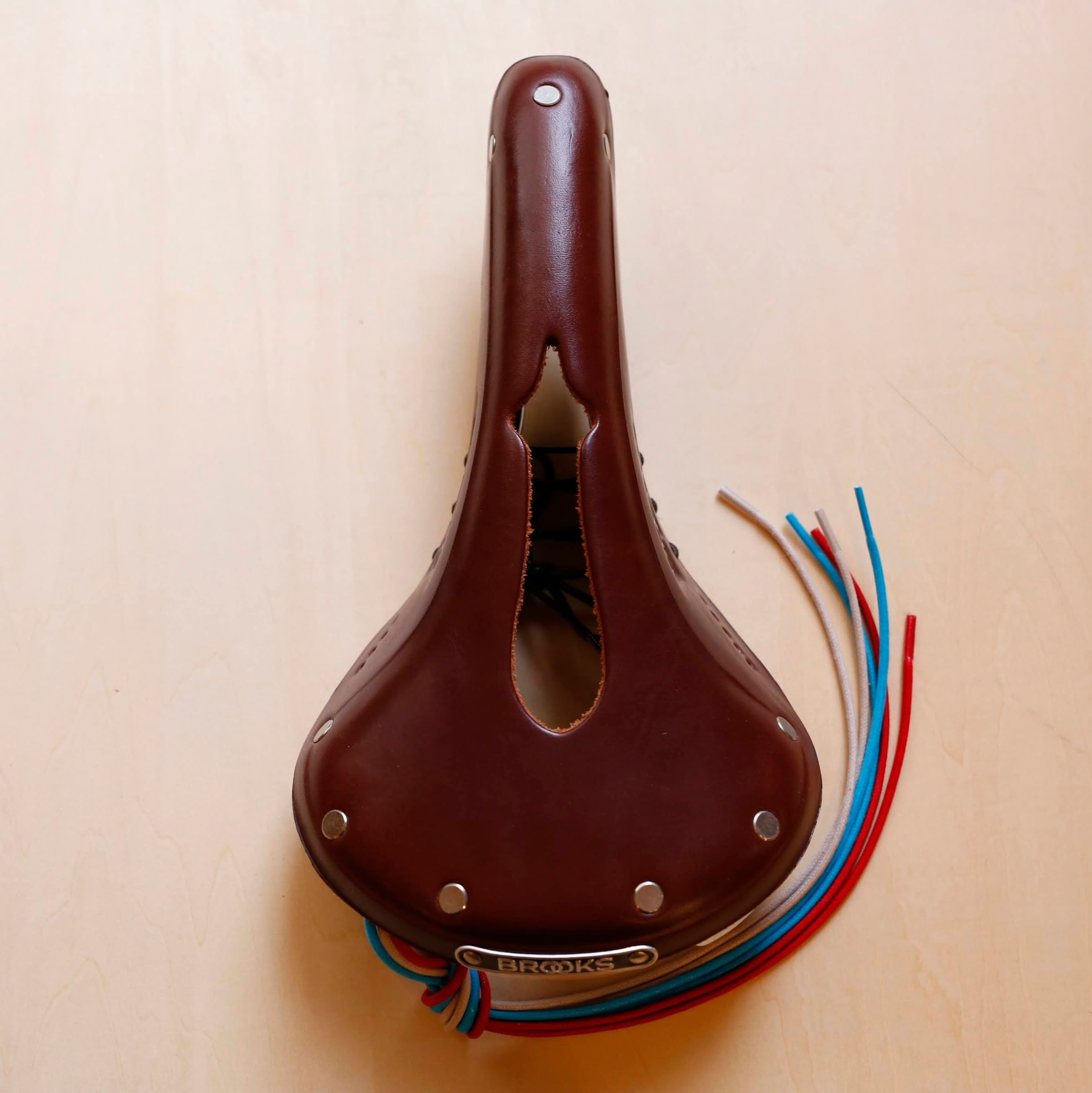 BROOKS* B17 NARROW CARVED | velo life UNPEU
