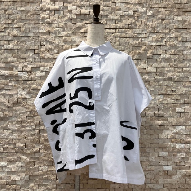 【MICALLE MICALLE】ロゴナンバーデザインシャツ（MMC117HCB）