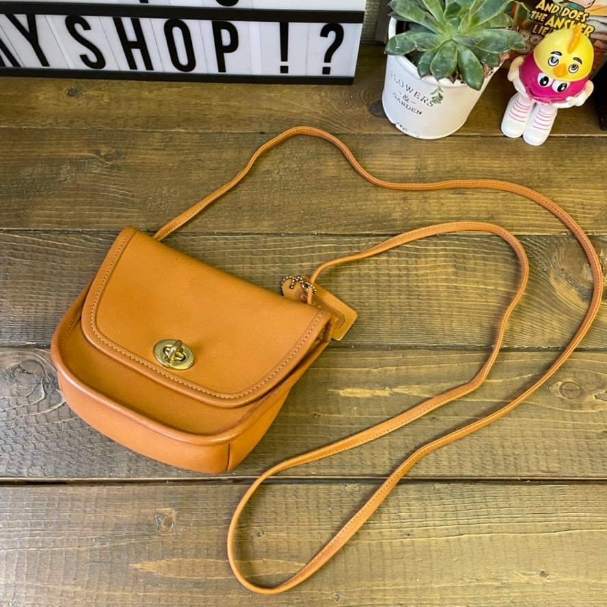 内側∶ファスナーポケット✕1ＣＯＡＣＨ　ショルダーバッグ　サコッシュ