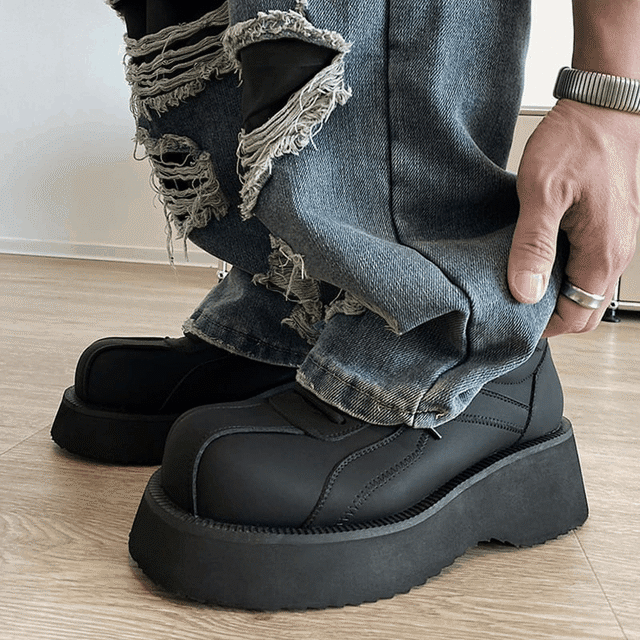 マット質感OR光沢感ある厚底レザーシューズ