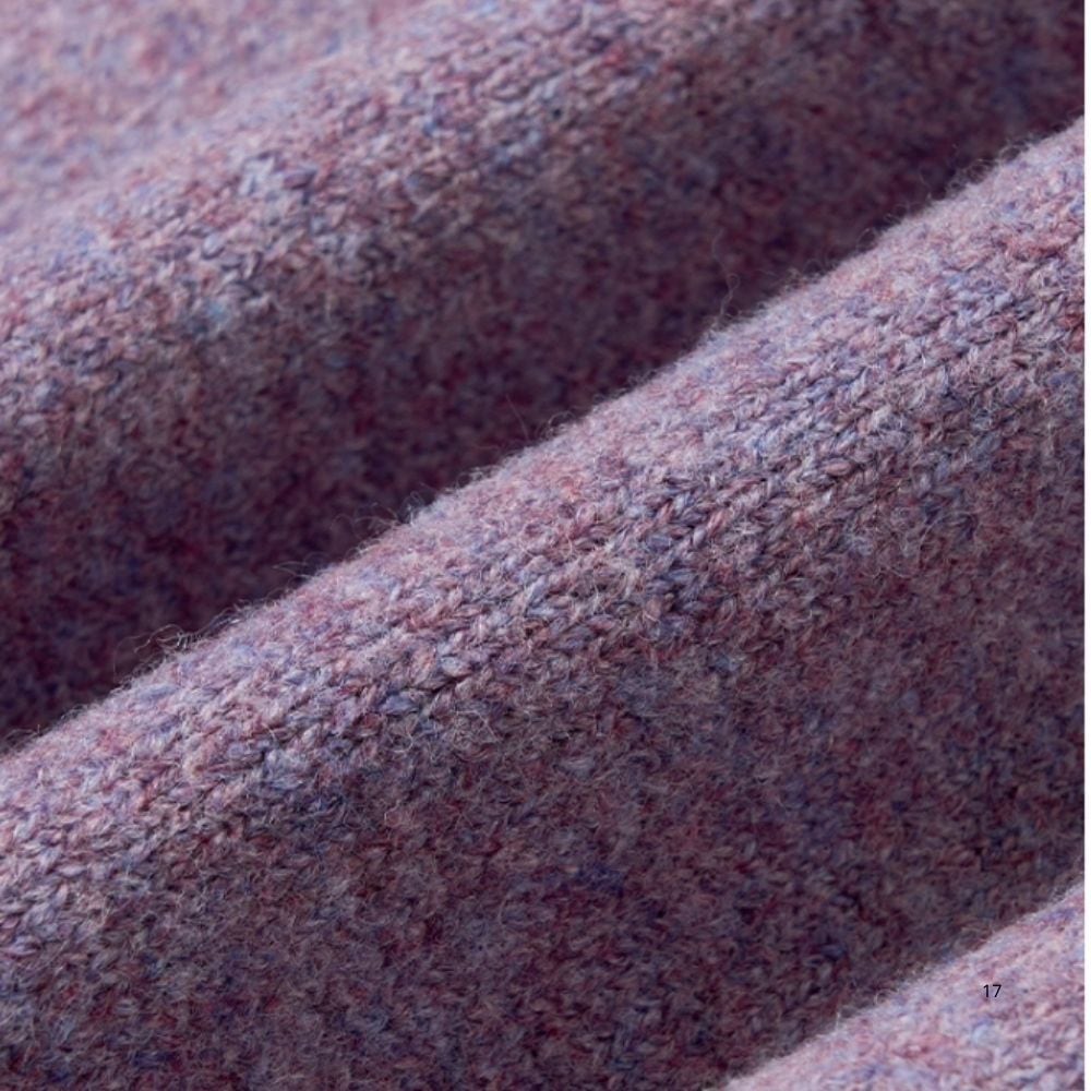 冬の森で寄り添う二匹の猫たちのふわもこカーディガン E00613 | EMMA GRAND