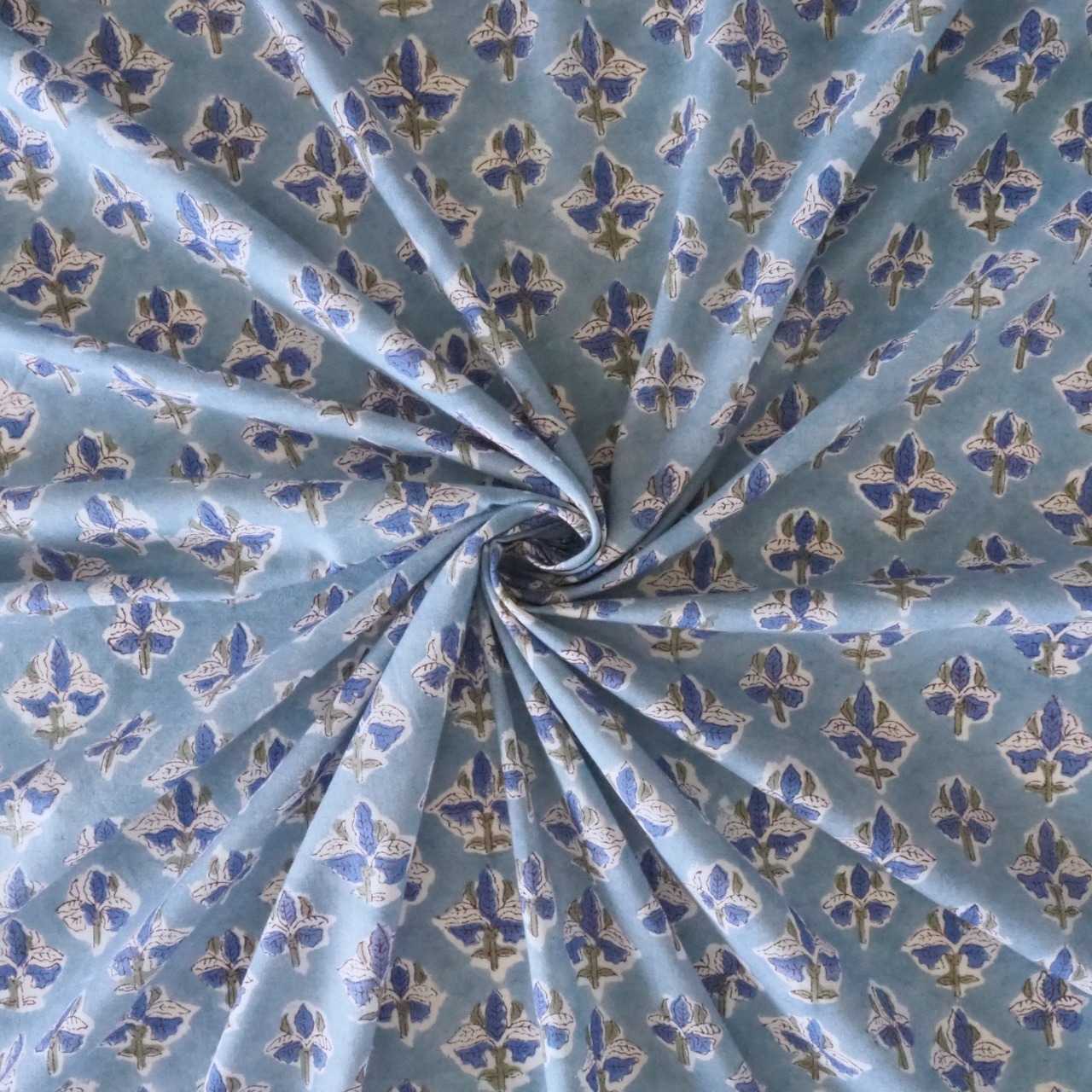 ブロックプリント生地【50cm単位】インド綿  小花柄 ブルー×白 #39679-BL2