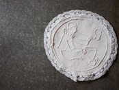 France antique リネン 手刺繍手縫 白のピエロとテーブルセンター 19c