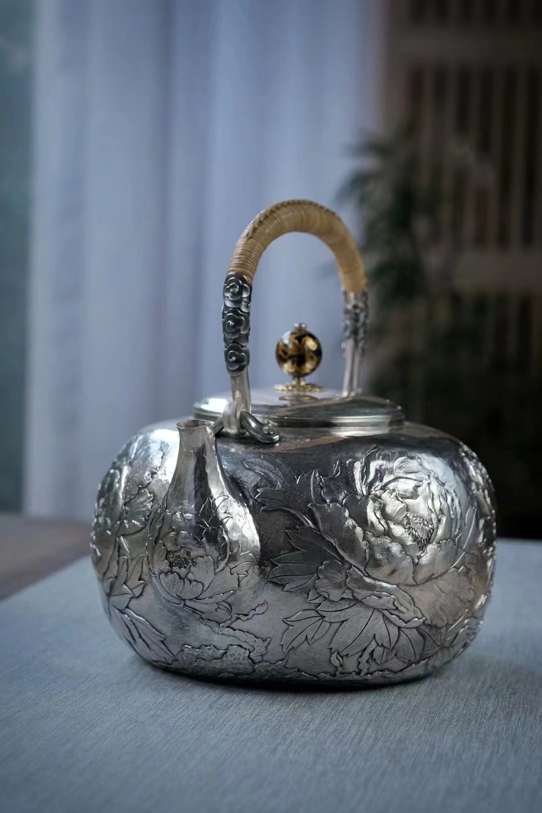 1900年製のイギリス・ロンドンの純銀蓋付きカットガラス容器 1900年頃 英国