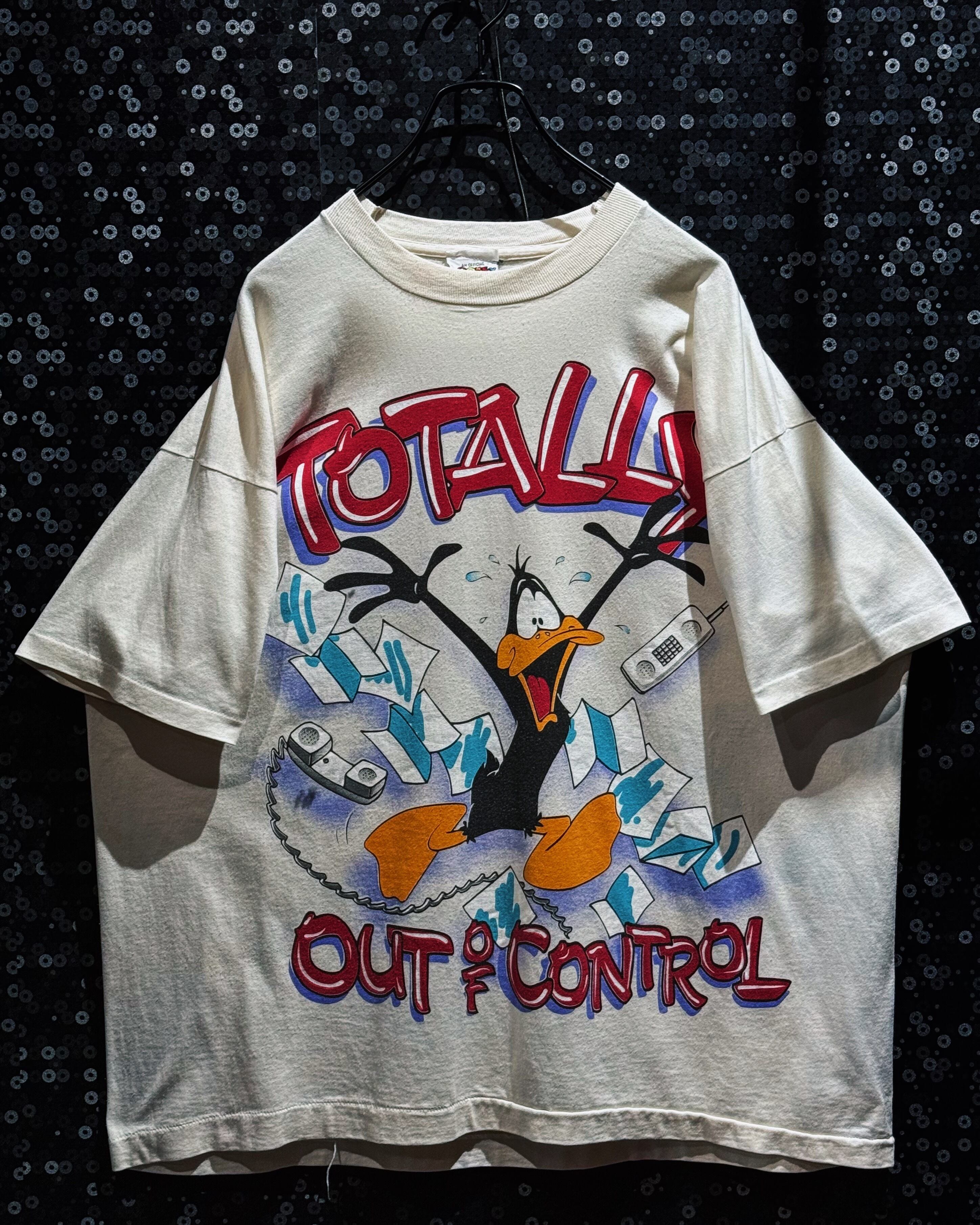 【ÆIEM】Looney Tunes Daffy Duck “TOTALLY OUT OF CONTROL” Big Print T-Shirt