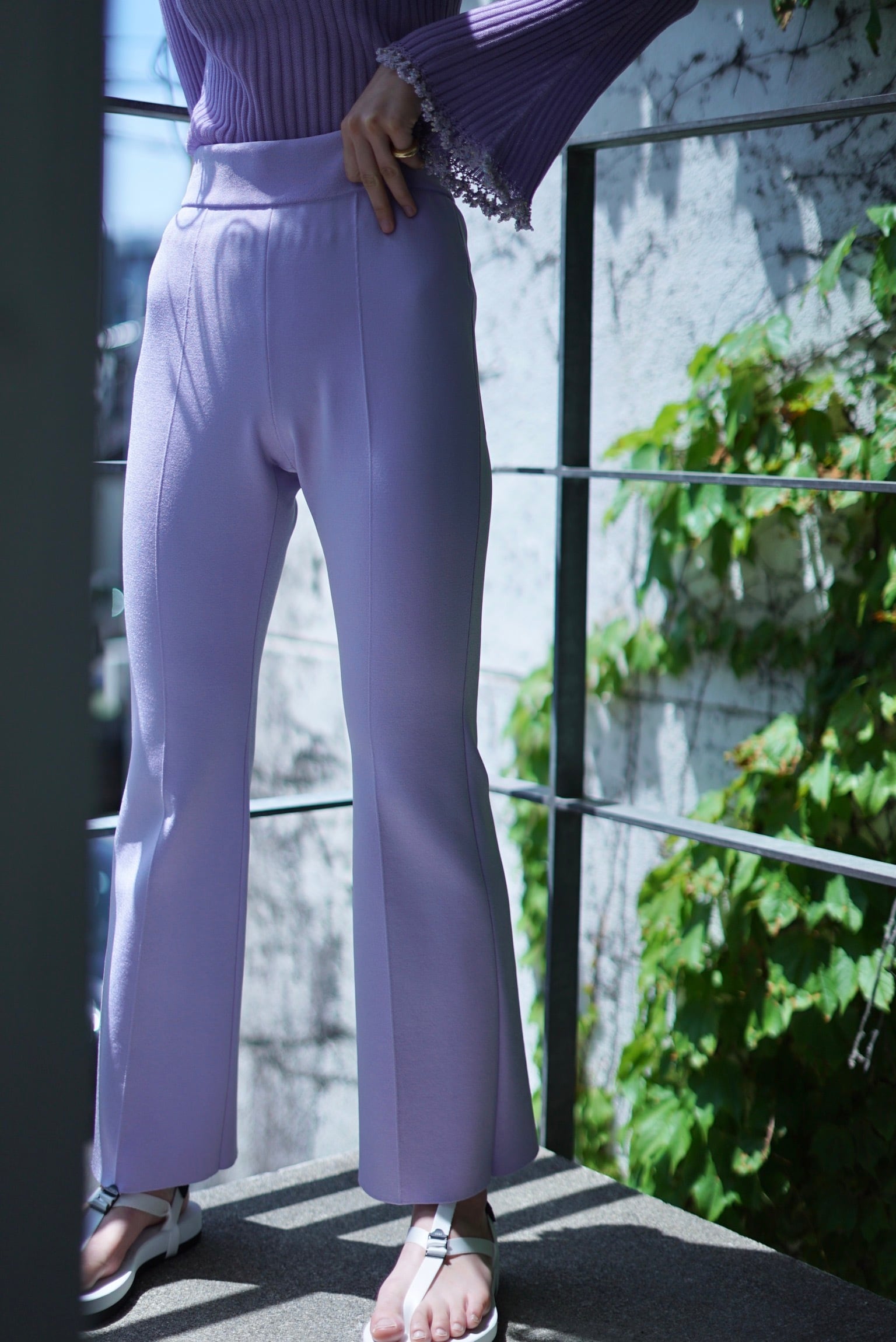 Mame Kurogouchi / Milano Ribbed Flared Trousers (PURPLE / BLACK