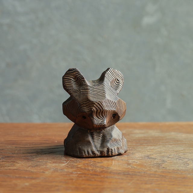 つぶらな瞳で見つめる、愛くるしいクマ