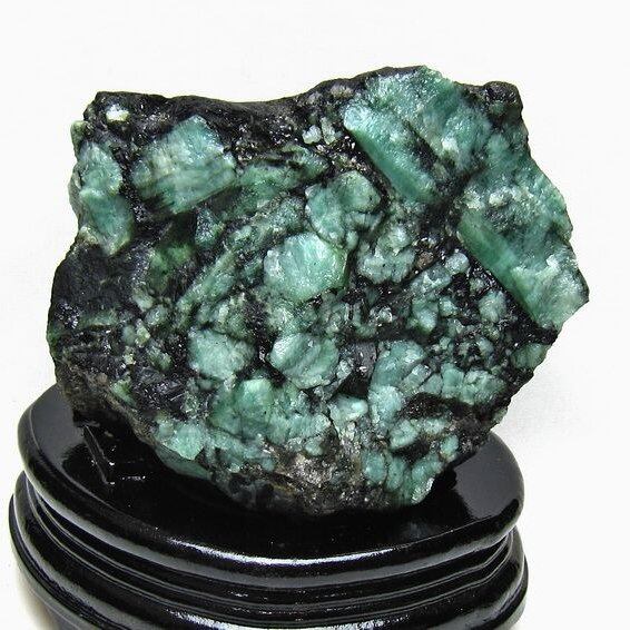 1.3Kg エメラルド 原石 台座付属 一点物 181-4672