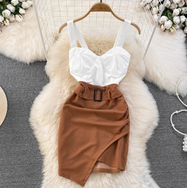 ワンピース レディース サスペンダースカート 夏 ミニ ひざ上 袖なし スリム タイト アシンメトリー 切り替えデザイン ハイウエスト 肩だし 肌みせ カラバリあり ブラック 黒 カーキグリーン バイカラー 無地 S M L XL LL リゾート 旅行 外出 体型カバー 1枚で決まる 美脚 脚長 華奢見え 細見え 着痩せ 効果 涼しい カジュアル かわいい きれいめ フェミニン モダン ラフ おしゃれ こなれ感 抜け感 女っぽ 大人可愛い 華やか 10代 20代 30代 休日 デート お出かけ