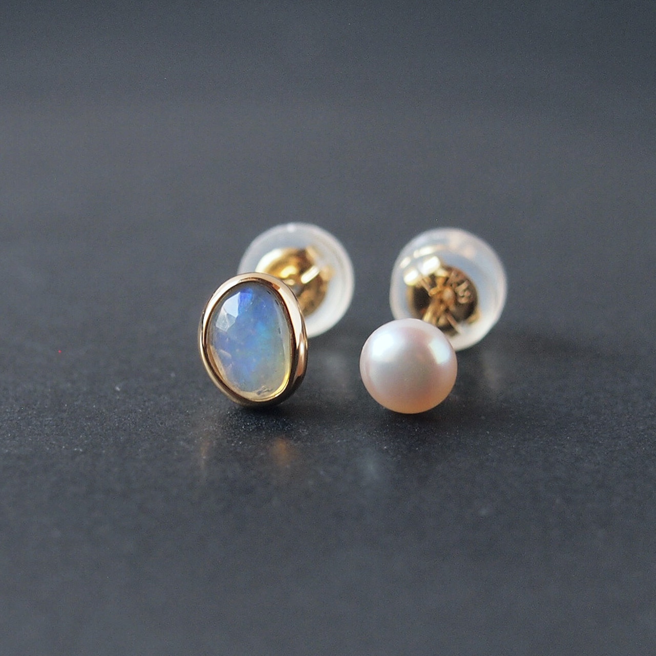 K18オパール＆パール　アシンメトリーピアス