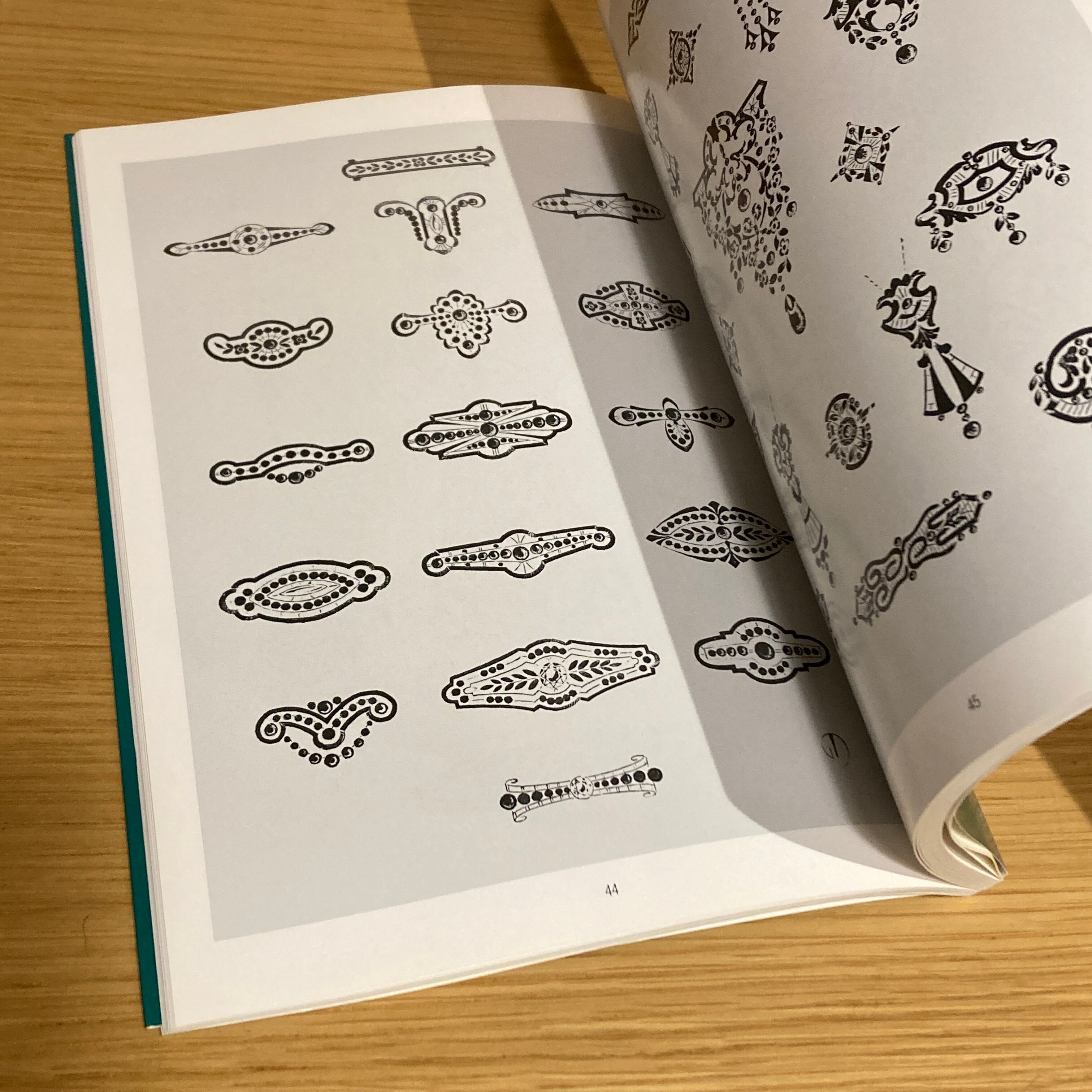 【洋書/美品】もるつ様　4冊おまとめジュエリーデザイン 宝石の四季 256号 (発売日2022年08月25日) | 雑誌/定期購読の予約はFujisan