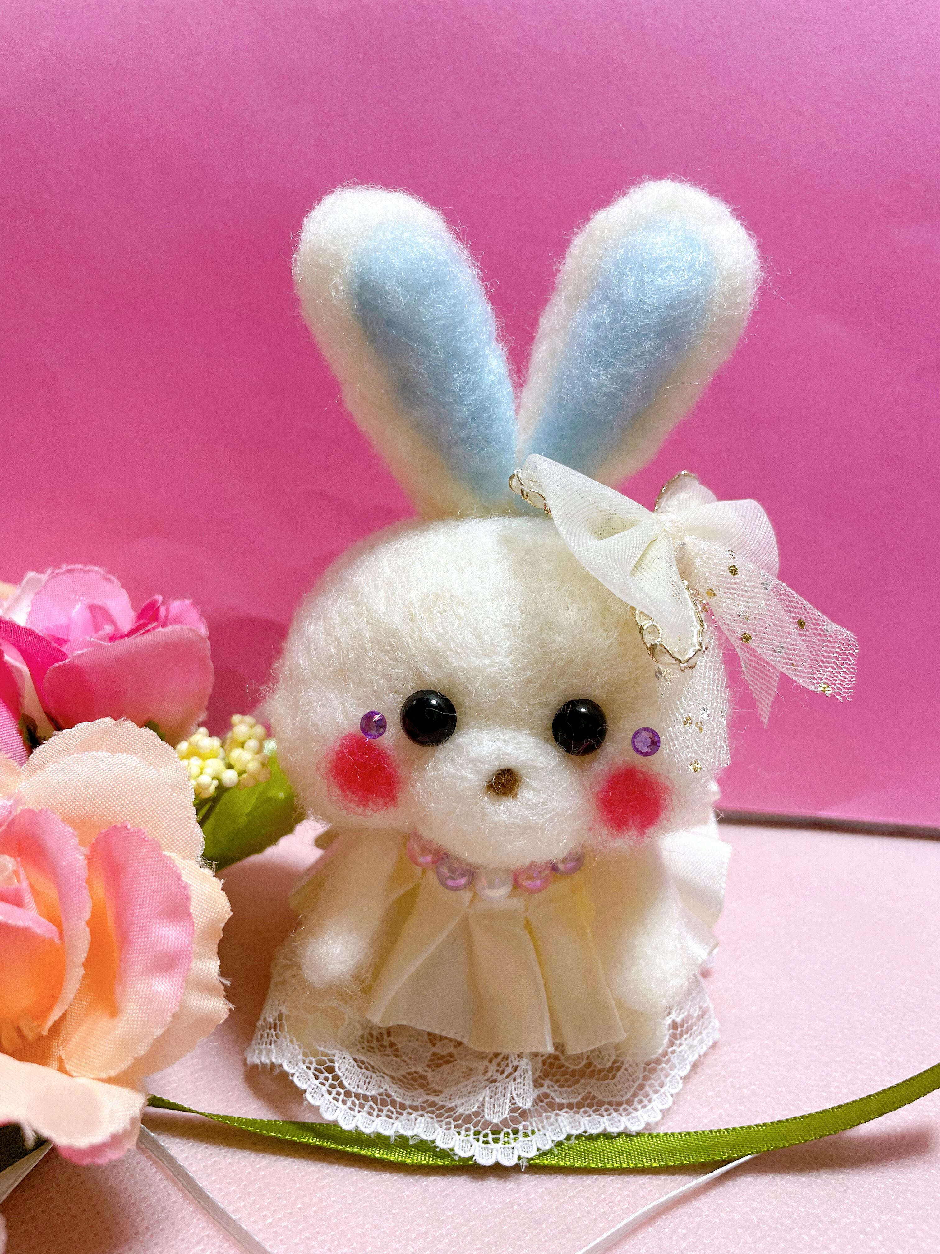 愛嬌がある仔兎ちゃん ぬいぐるみ ハンドメイド 羊毛フェルト 海外作家様 兎 愛嬌がある仔兎ちゃん ぬいぐるみ ハンドメイド 羊毛フェルト 海外作家