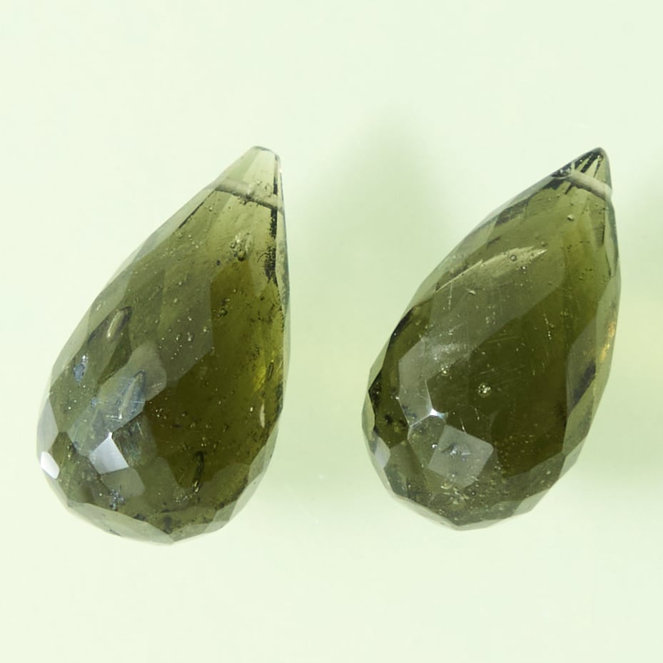 【稀少石】(ペア) モルダバイト 6.55ct/ブリオレットカット/穴あり【チェコ共和国】nmod-0038