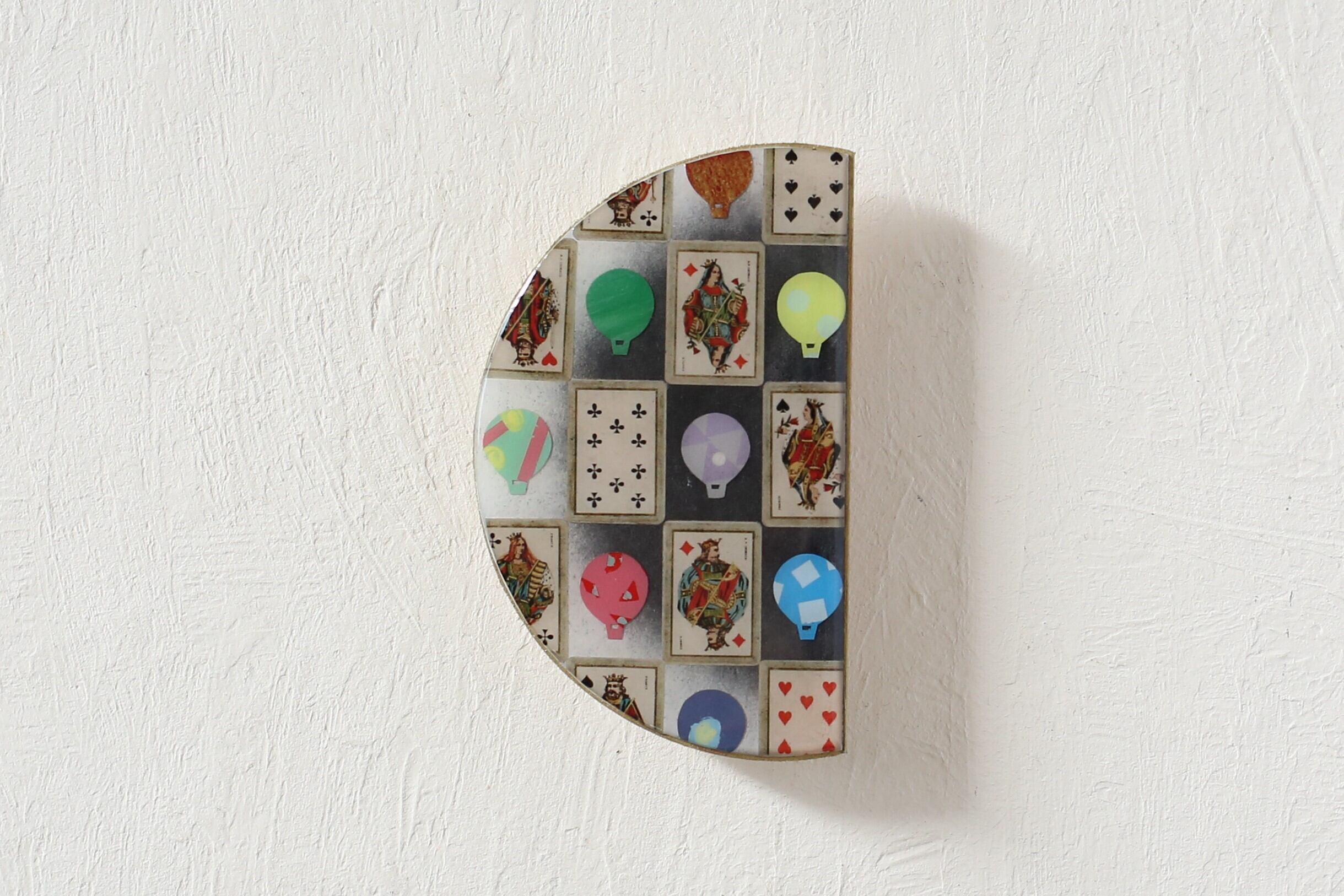 壁掛けオブジェ「ハーフムーン ミニ」 トランプ M-081