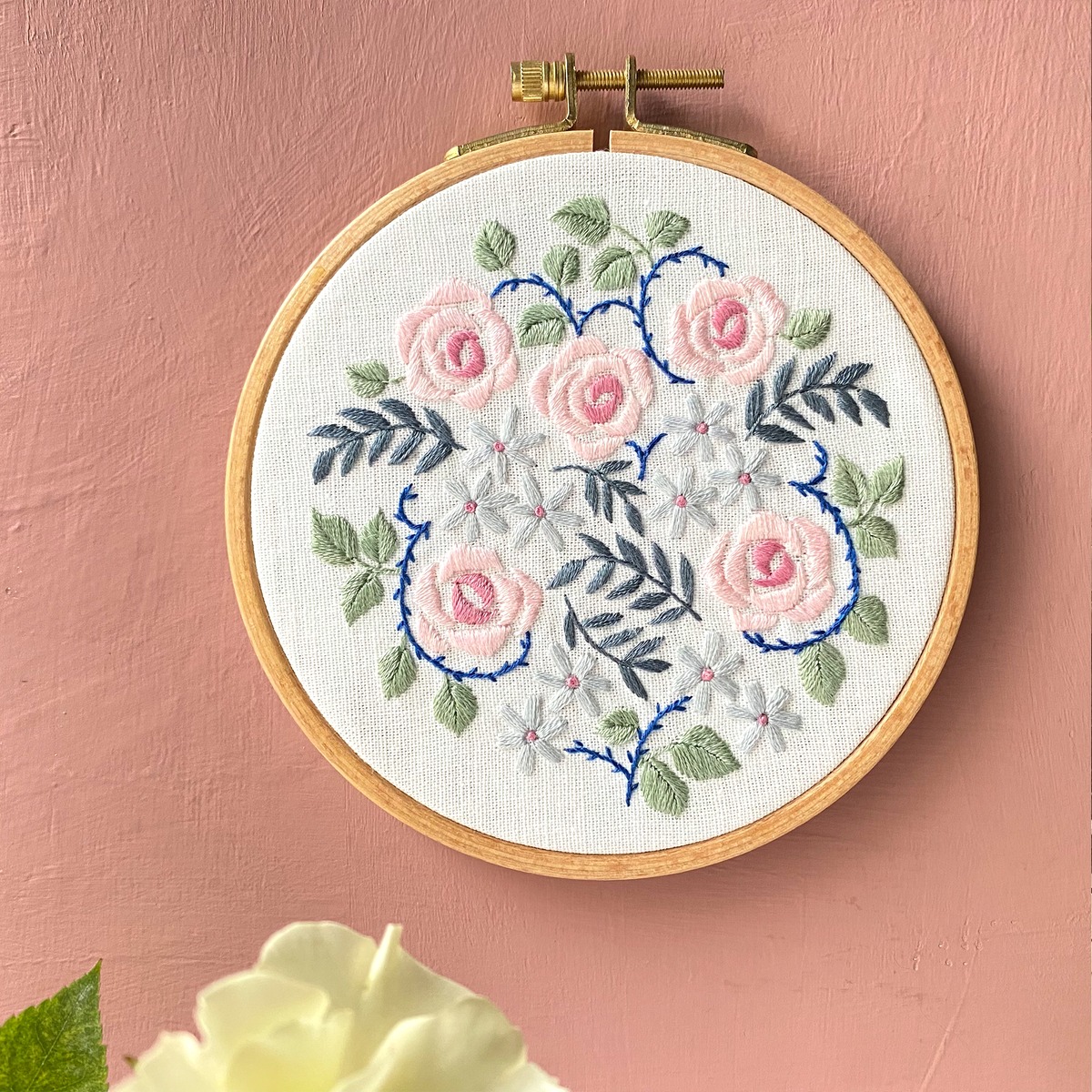 バラとジャスミン』刺繍キット | Net store アンナとラパン