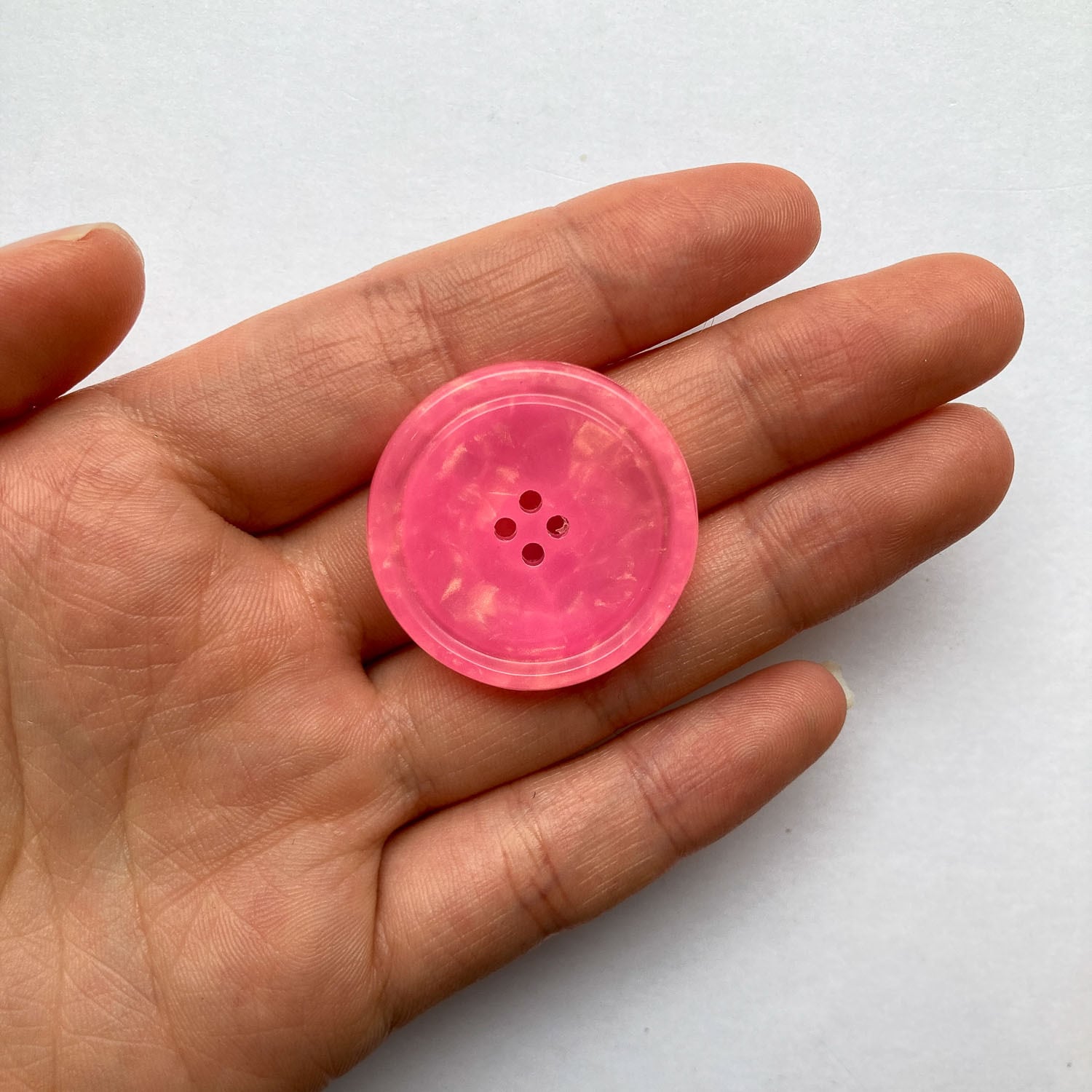 ピンク4つ穴ボタン（30mm） | Dua-アクセサリーパーツショップ