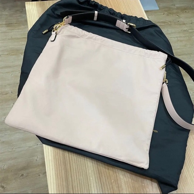 FENDI フェンディ スリムクラッチ ショルダーバッグ ロゴ