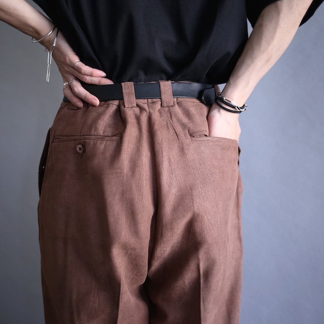 3-tuck straight silhouette fake suede brown wide slacks