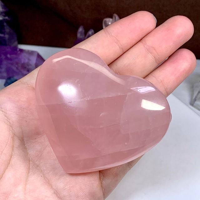 5.可愛いピンク色☆ハートローズクォーツ