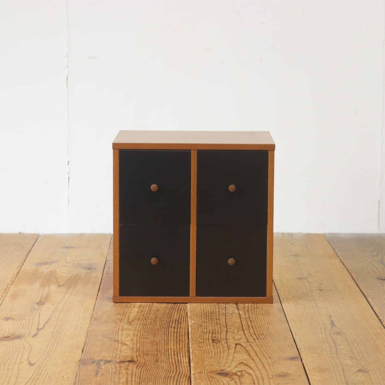 レトロ 小振り 引き出し 茶箪笥 抽斗 5杯 隠し収納 からくり箪笥 鍵付き レトロ 小振り 引き出し 茶箪笥 抽斗 5杯 隠し収納 からくり箪笥 鍵