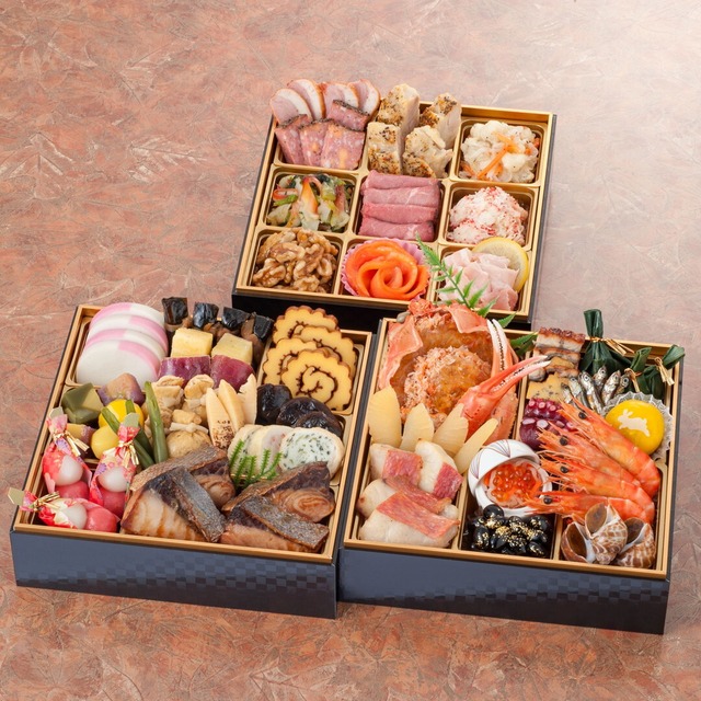 【お届け日12/31】〈加賀 月うさぎの里 加賀兎郷〉和洋おせち 三段重［冷蔵］