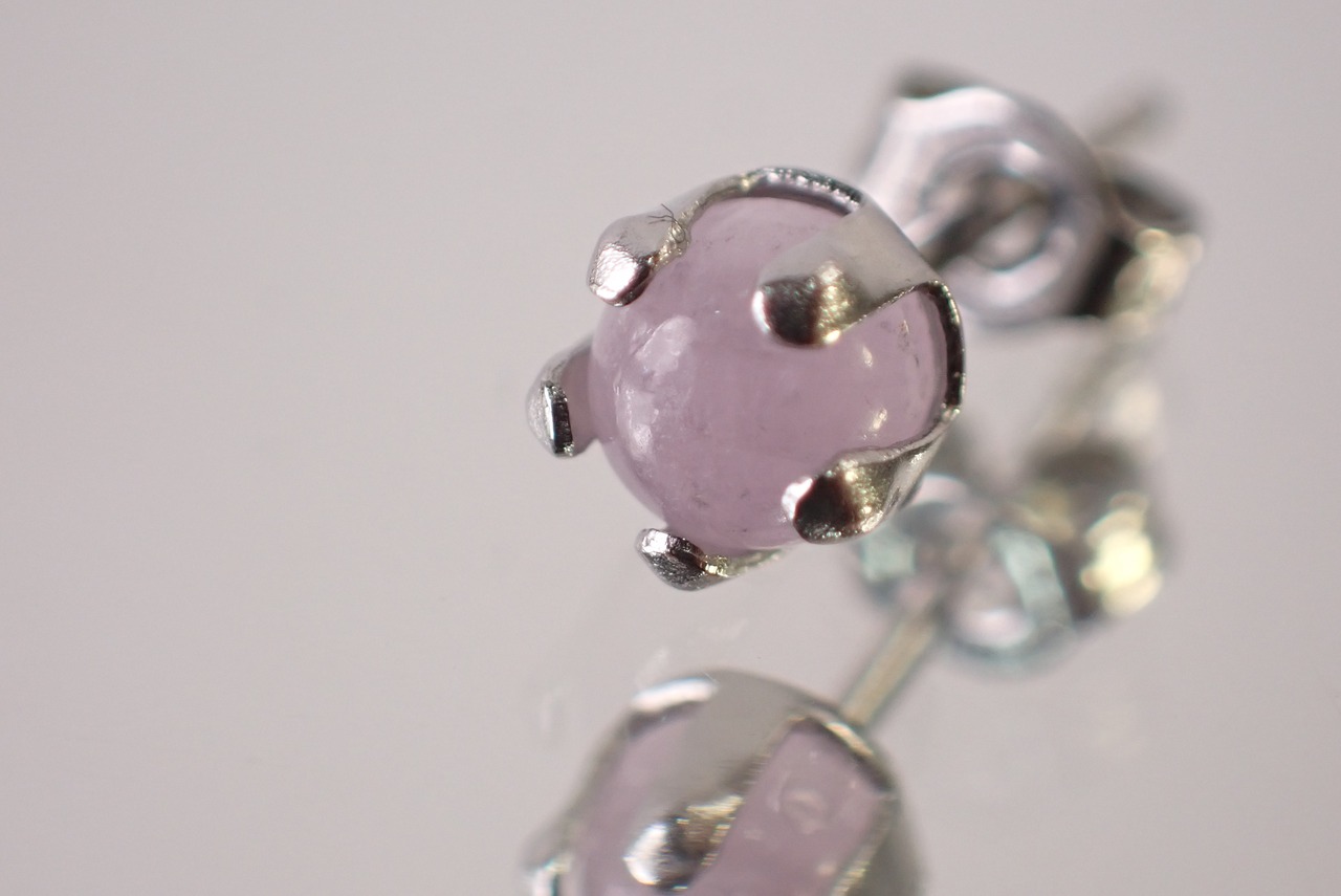 クンツァイトピアス　約5mm　[D9-129]