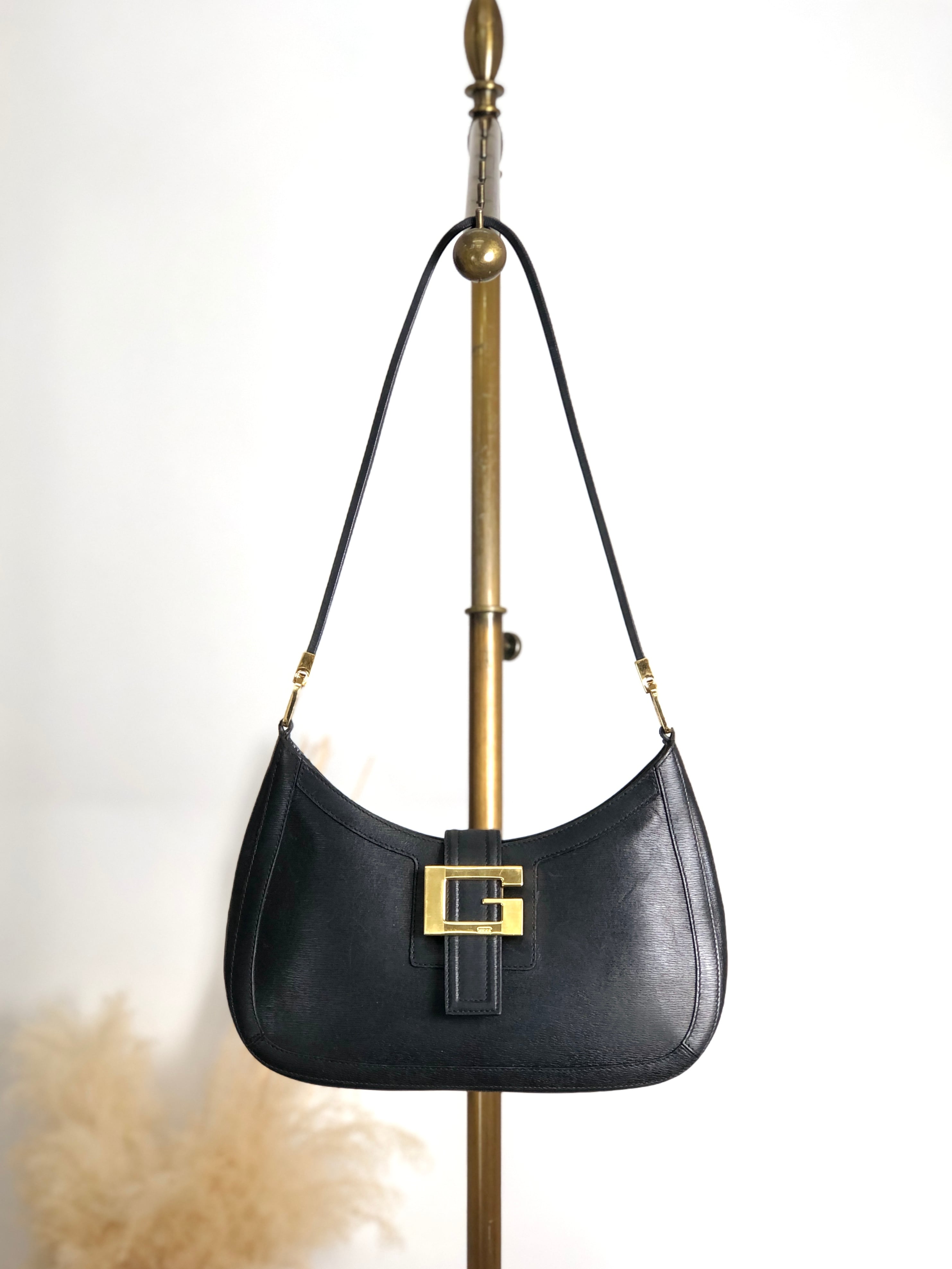 GUCCI グッチ ショルダーバッグ ブラック Gモチーフ レザー ワン