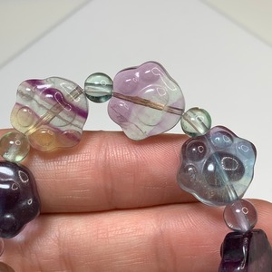 1.カラフル☆肉球フローライト・ブレスレット